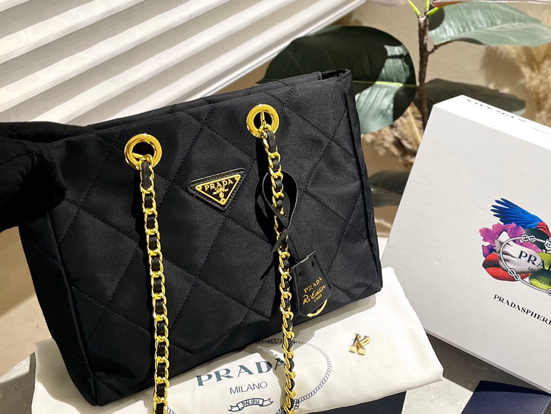 Pra new arrival tote bag size : 28 cm