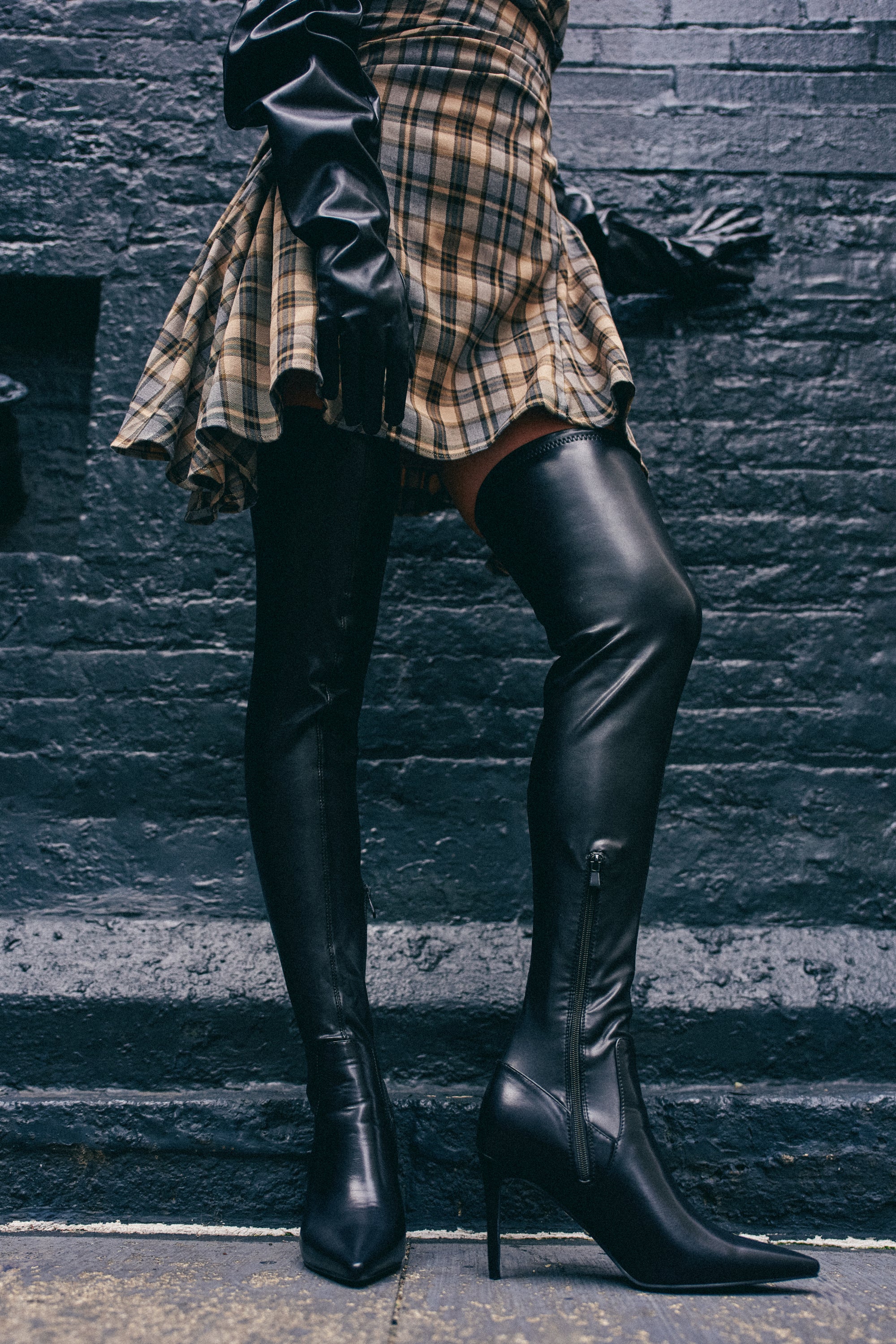 AZALEA WANG PINUP BLACK STILETTO BOOT - Akira Store