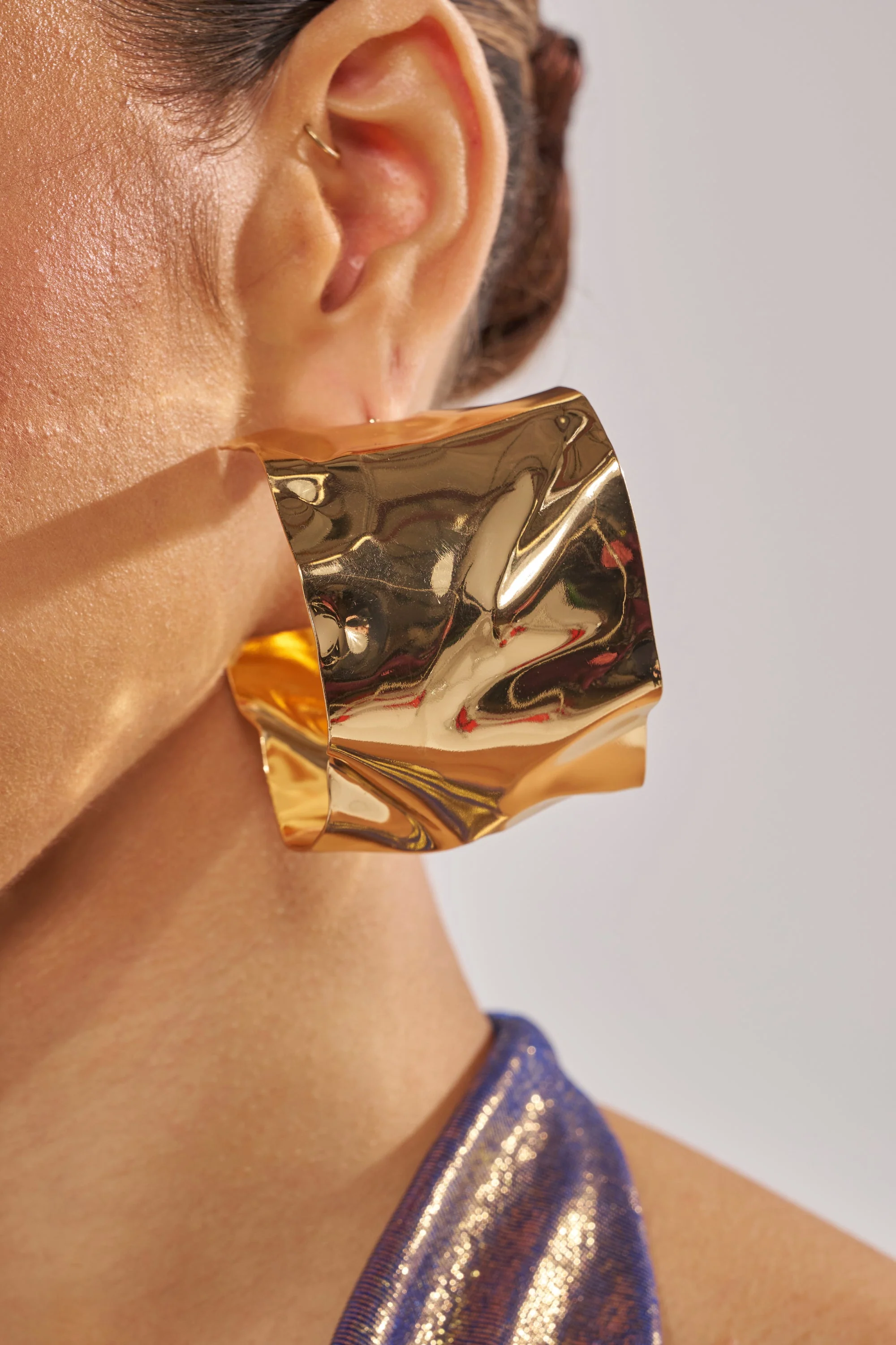 BENT OUTTA SHAPE EARRING IN GOLD - Akira Store