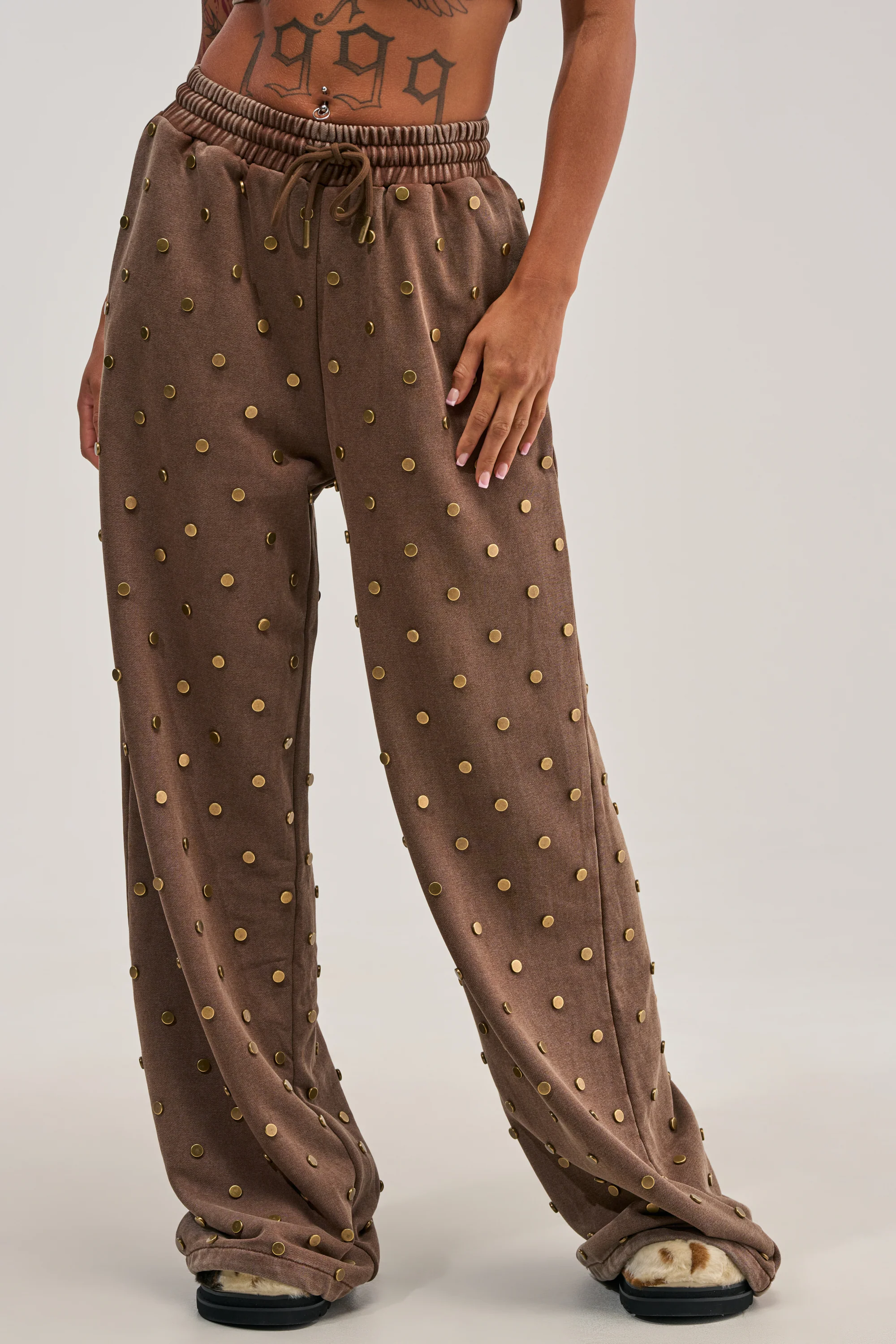 POPPING OFF WIDE LEG JOGGER IN BROWN - Akira Store