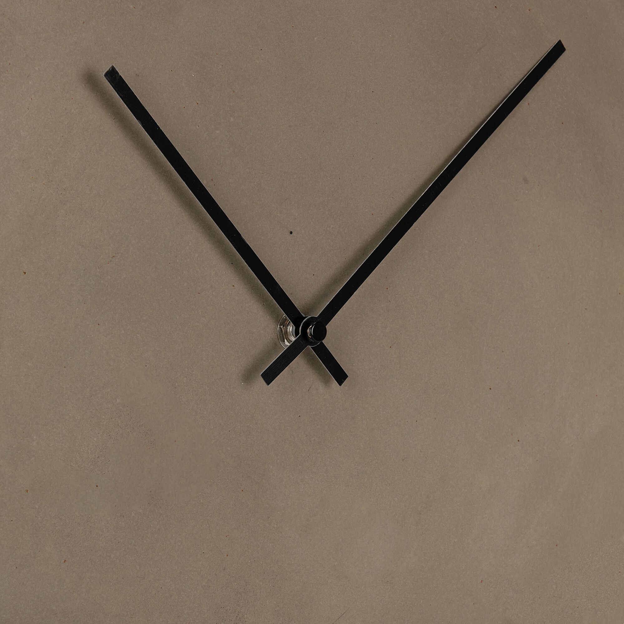 CEMENTO - Horloge en ciment taupe D40cm