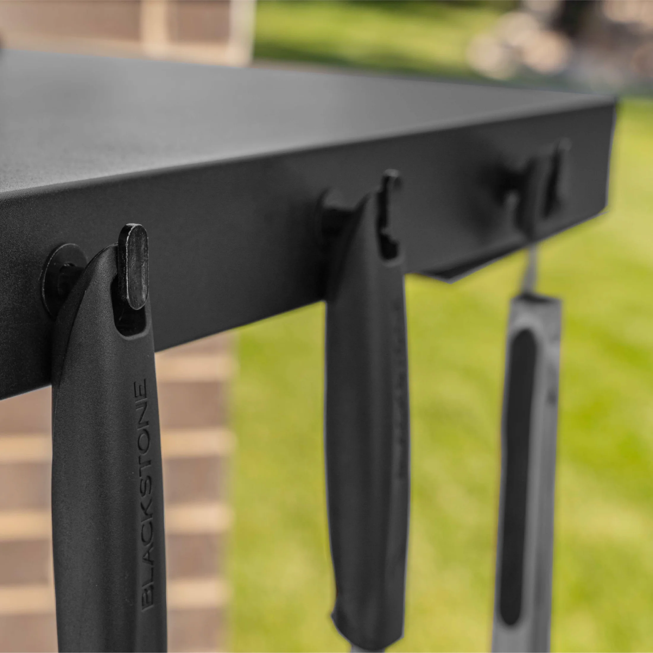 Iron Forged 4 Burner Liquid Propane Outdoor Griddle with Hood Black - Image 7