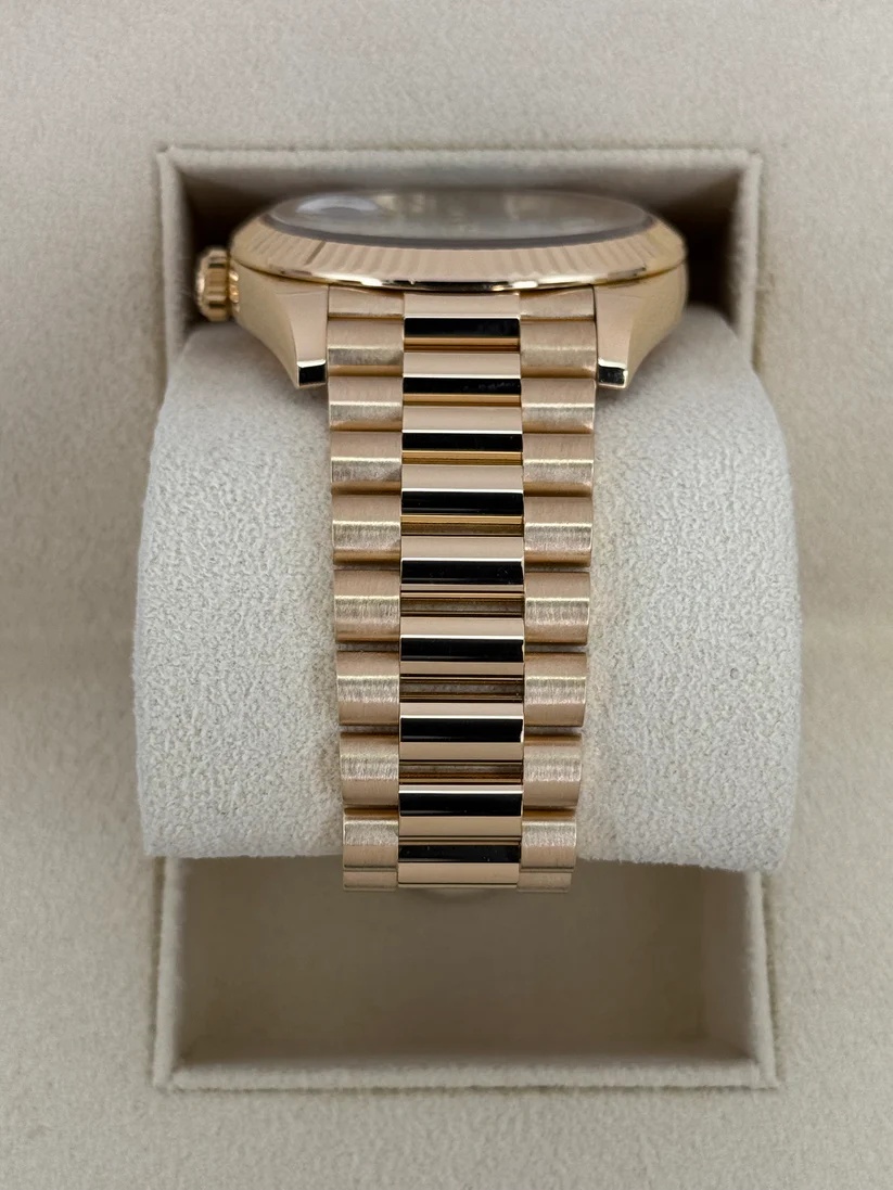 [Super Clone]RLX Day-Date 40mm Yellow Gold President  Mother of Pearl Diamond Baguette Dial - 228238