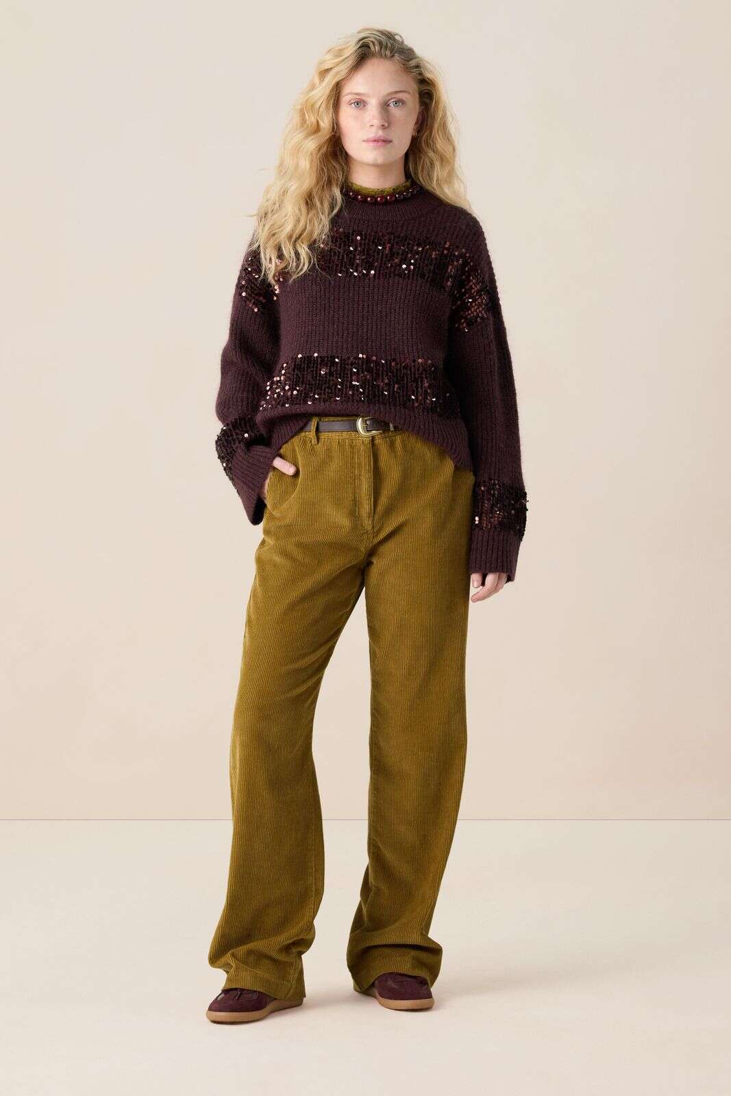 Donkerbruine trui met pailletten