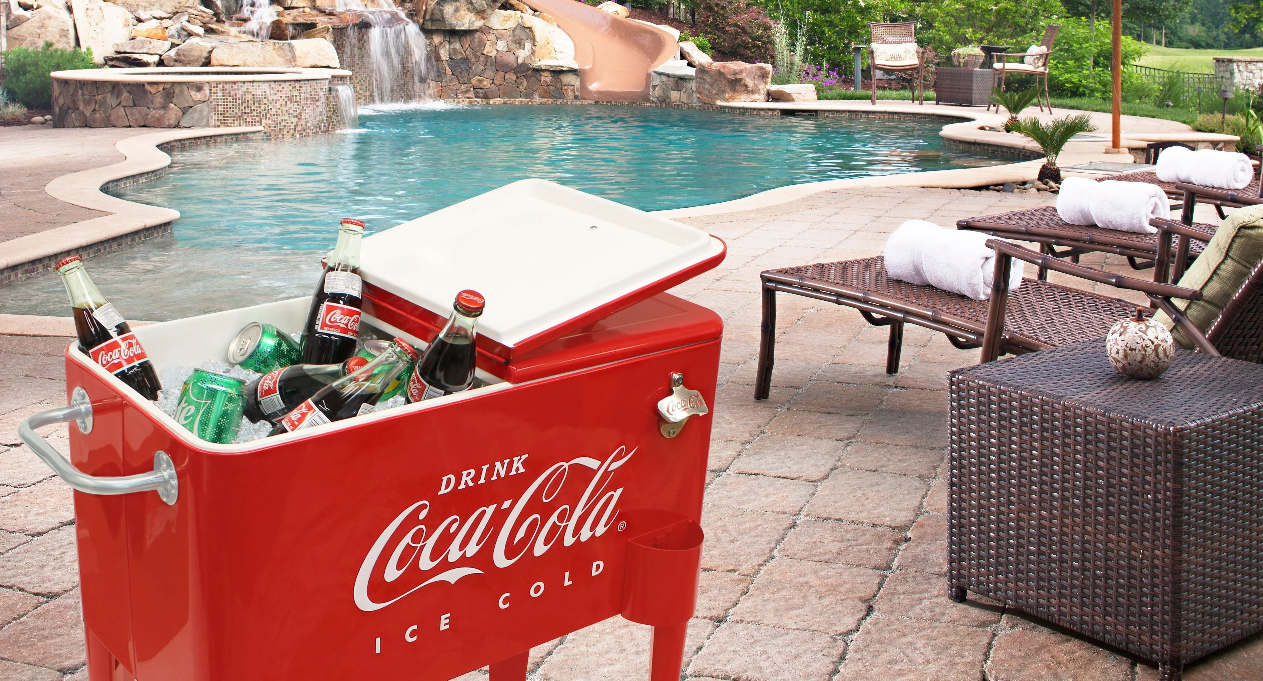 Leigh Country CP 98105 Metal Embossed Retro Outdoor 60 Qt Cooler Red Image 6