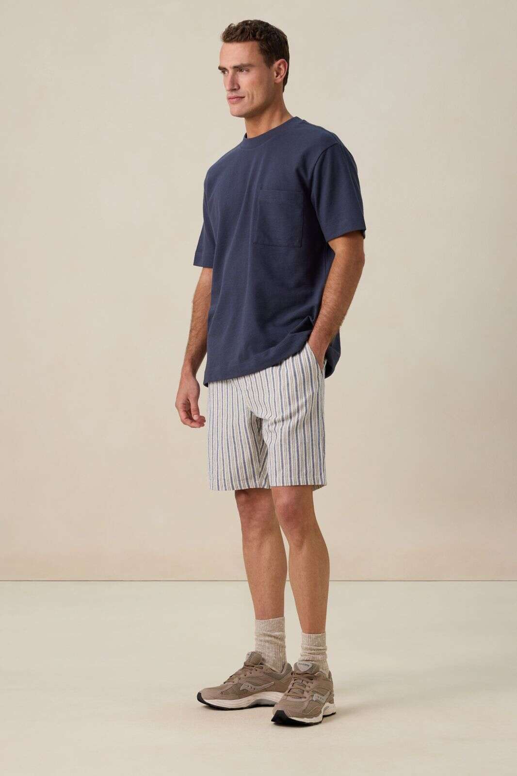 Donkerblauwe short met strepen