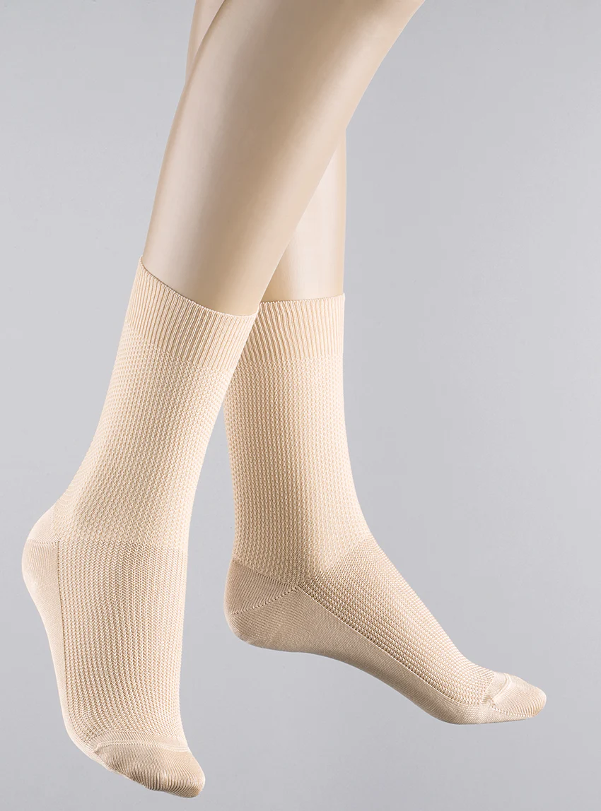 Mi-chaussettes énergétiques en coton beige