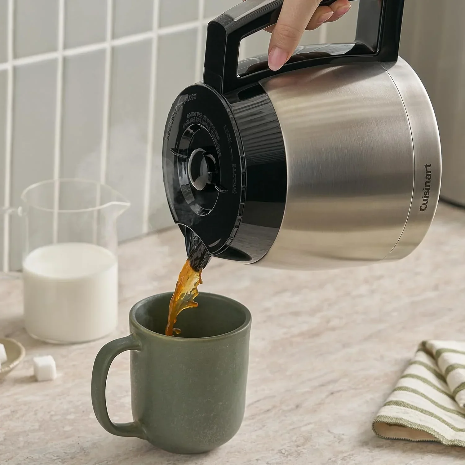 Cafetière Cuisinart 12 tasses programmable avec carafe isotherme PerfecTemp