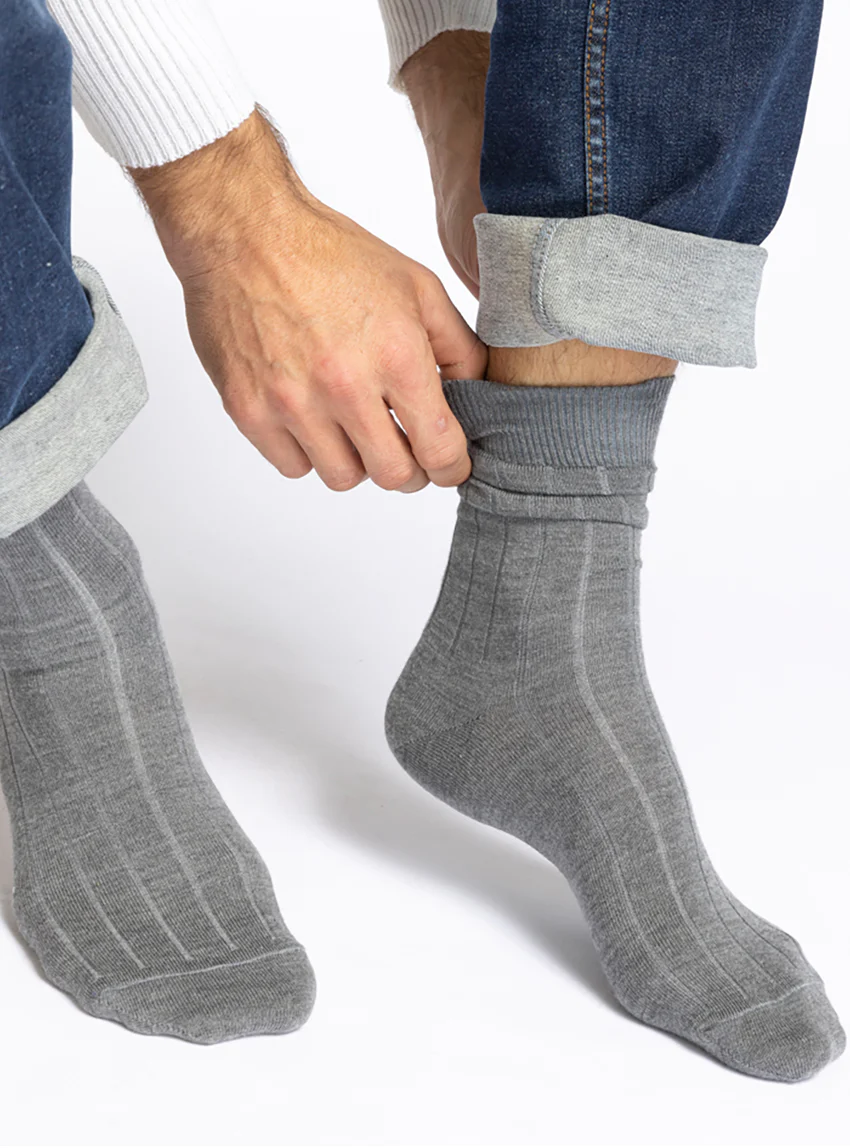 Mi-chaussettes mixtes laine et soie gris clair
