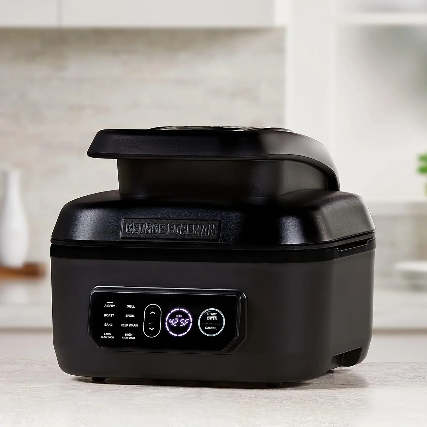 Gril électrique d'intérieur George Foreman Beyond Grill™ 7 en 1 avec technologie de friture à air chaud, MCAFD800D, noir, grand format