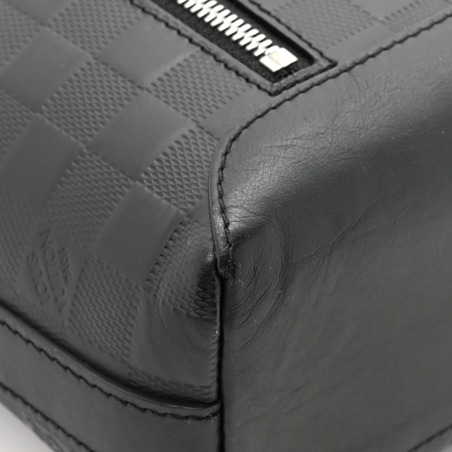 Damier Infini Messenger PM Onyx