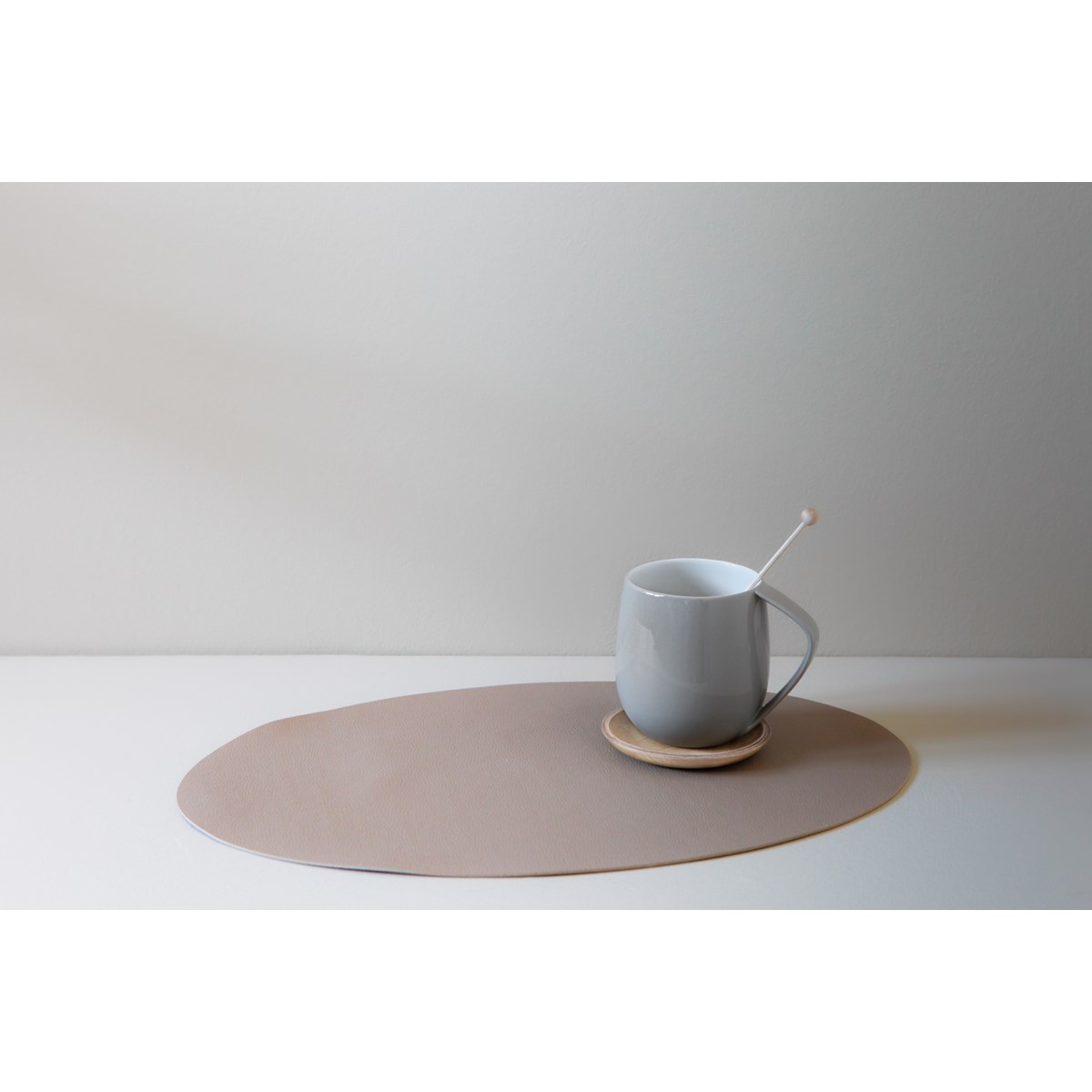 West kuvertbrikke oval 43x28 cm svart