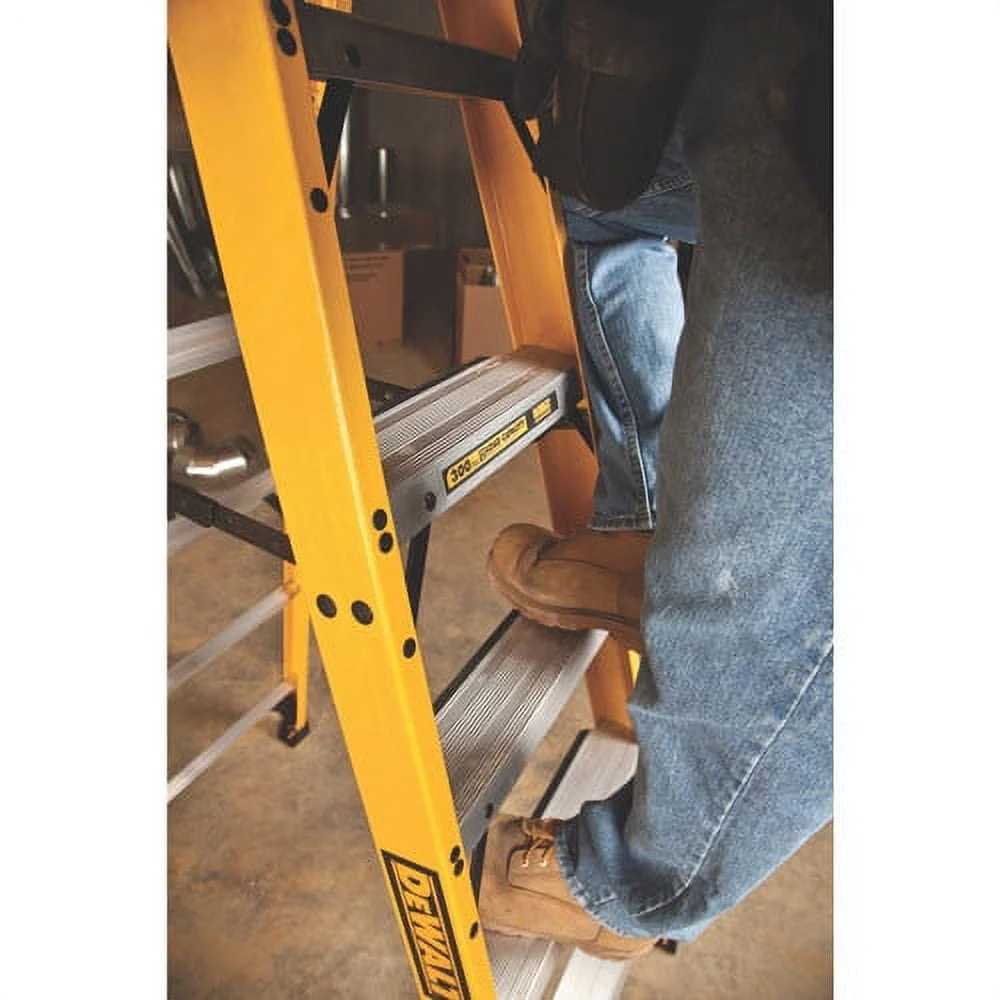 Dewalt 4 foot Fiberglass Step Ladder, Type Ia, 300 pound Load Capacity, Dxl3010 04 Image 3