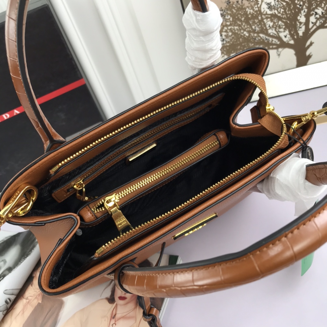 Pra new arrival bag 66153  size: 30*24*14 cm