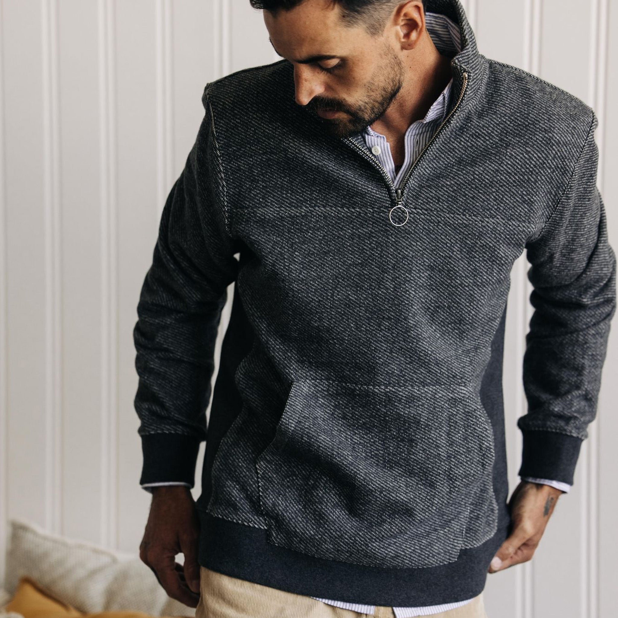 Le pull Briggs en maille sergée molletonnée couleur anthracite