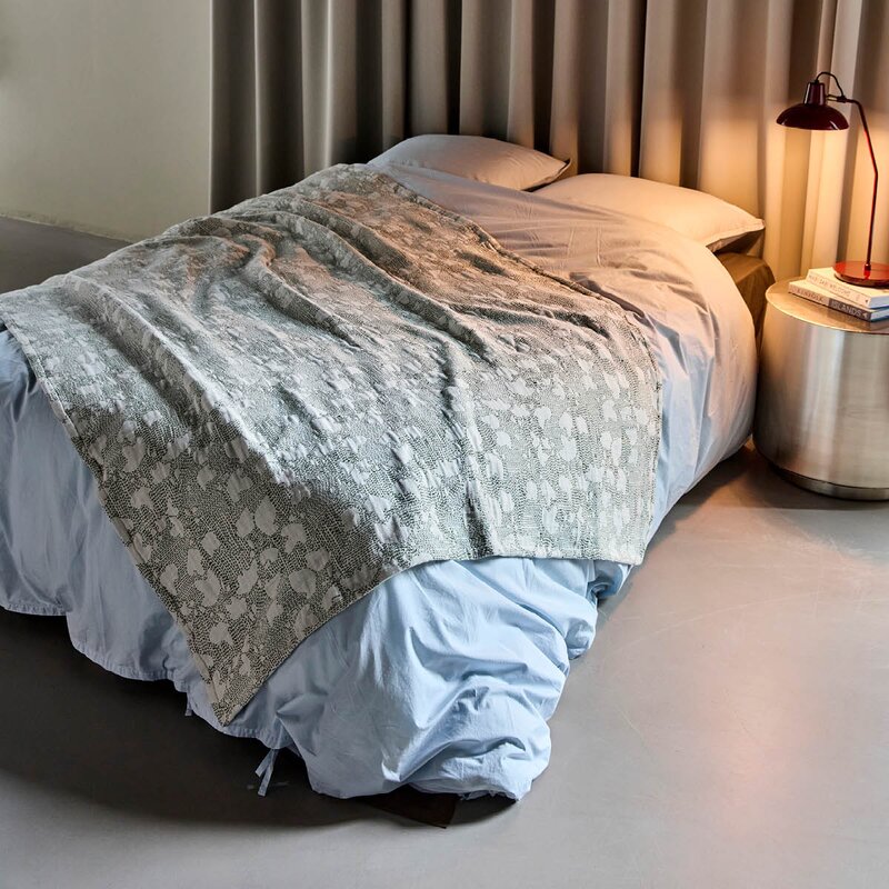 Mori sengeteppe i bomull 220x140 cm off-white/khaki
