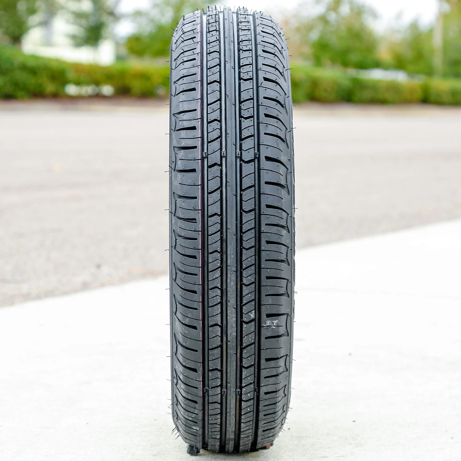 Starfire Solarus Classic 215/70R15 98T a/S All-Season Tire