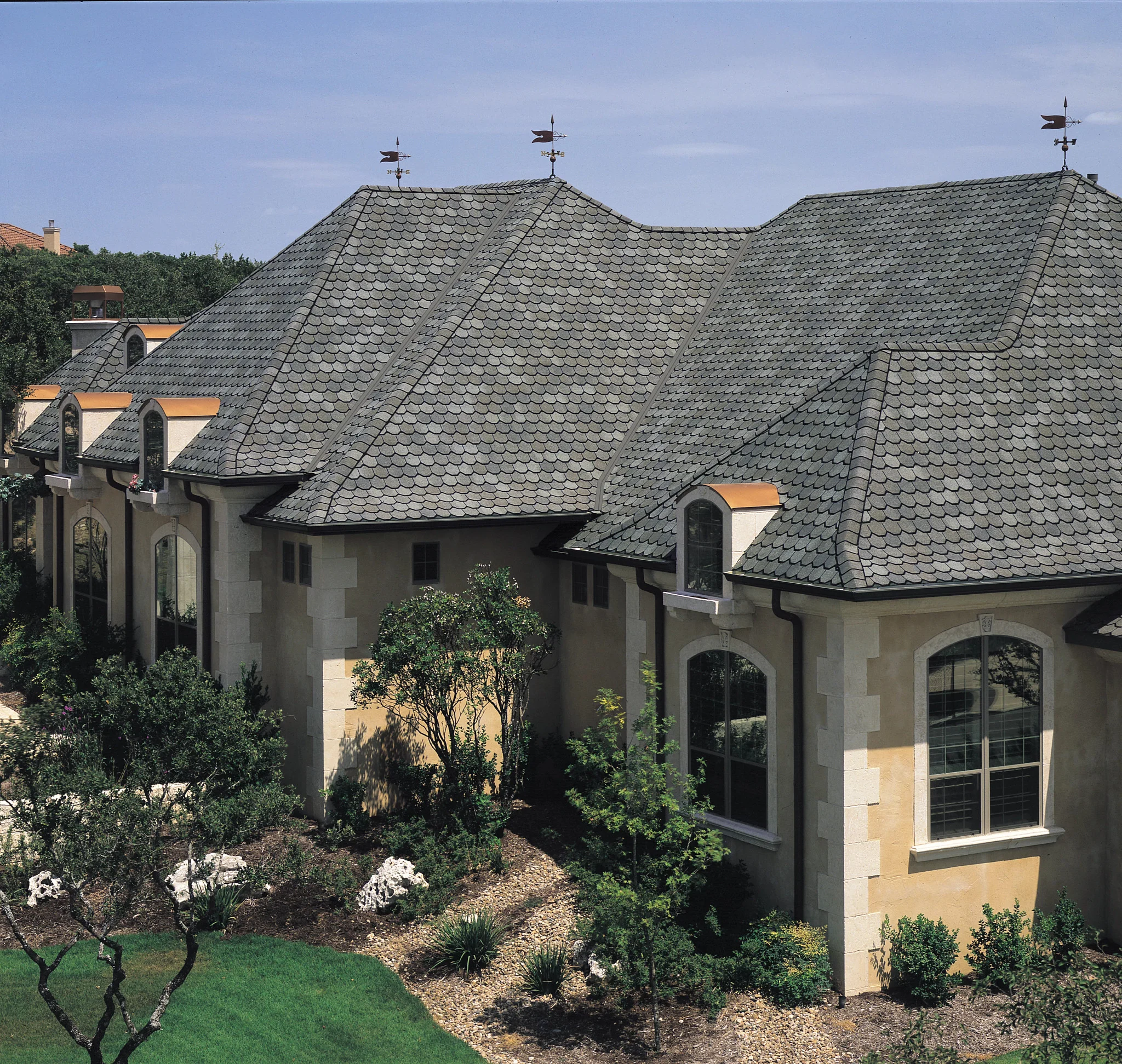 CertainTeed Carriage House Stonegate Gray Asphalt Architectural Shingles (5 Bundles per Square)