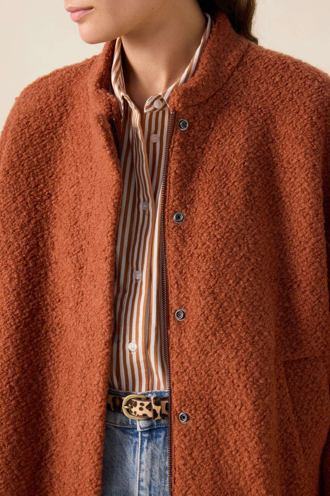 Bruine wollen boucl&eacute; jas