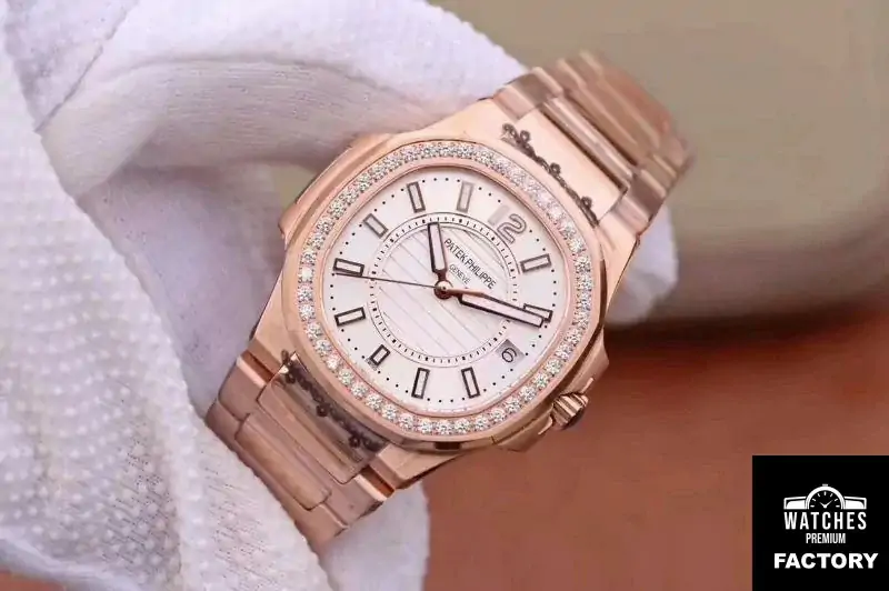 Patek Philippe Nautilus Ladies 7010 / 1R-011 Silver Dial