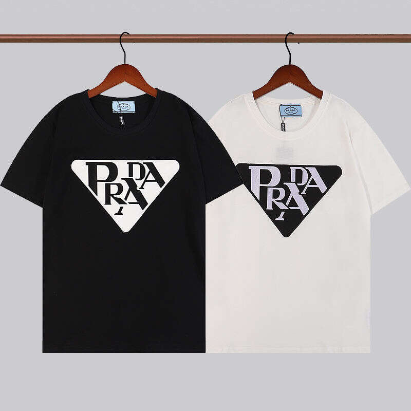【Prada】( プラダ ) 男女兼用、ご好評に付き再入荷！Tシャツ