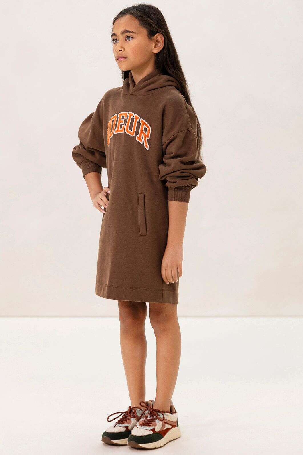 Bruine sweatjurk met artwork