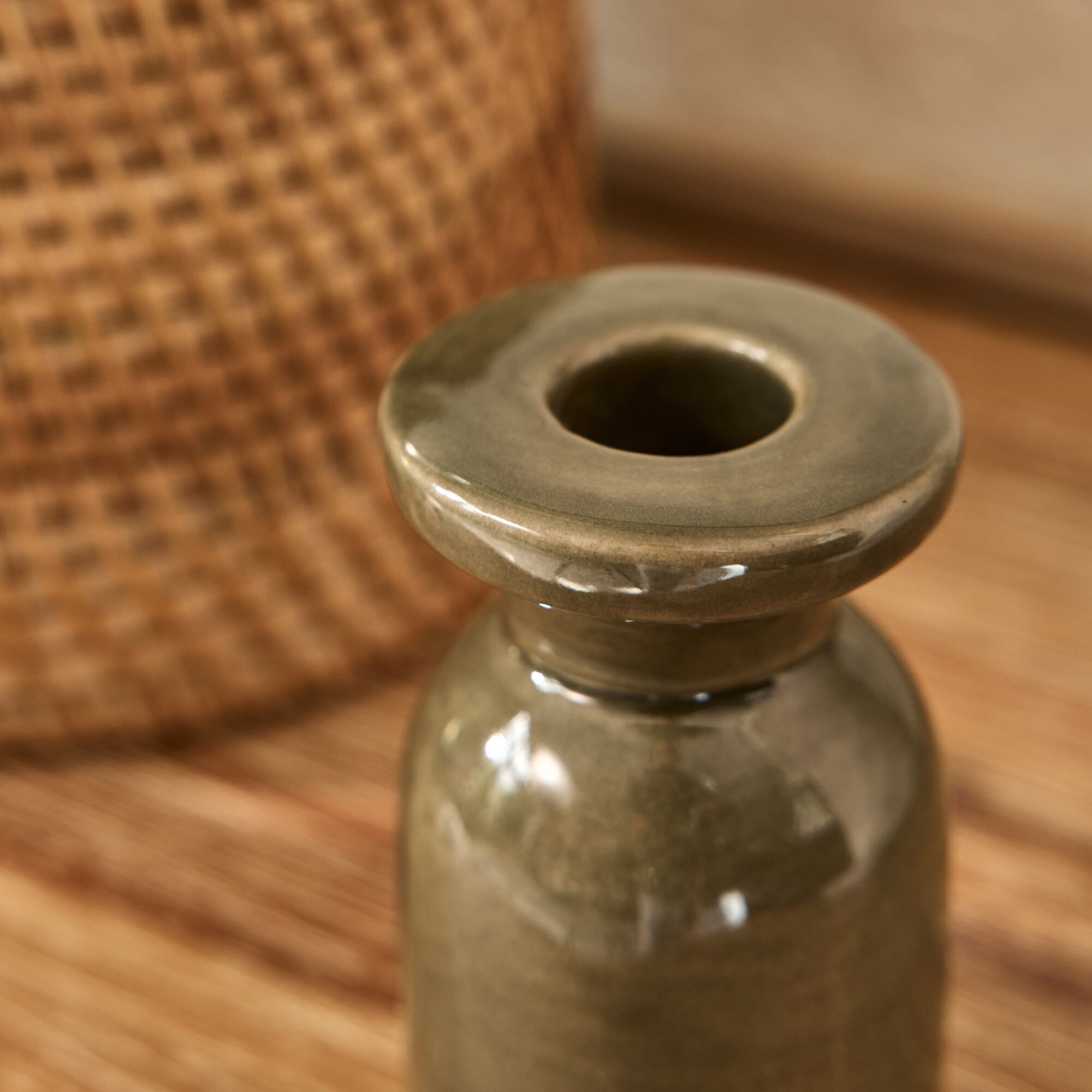 LINEO - Bougeoir en céramique D5,5xH8,5cm - vert cèdre