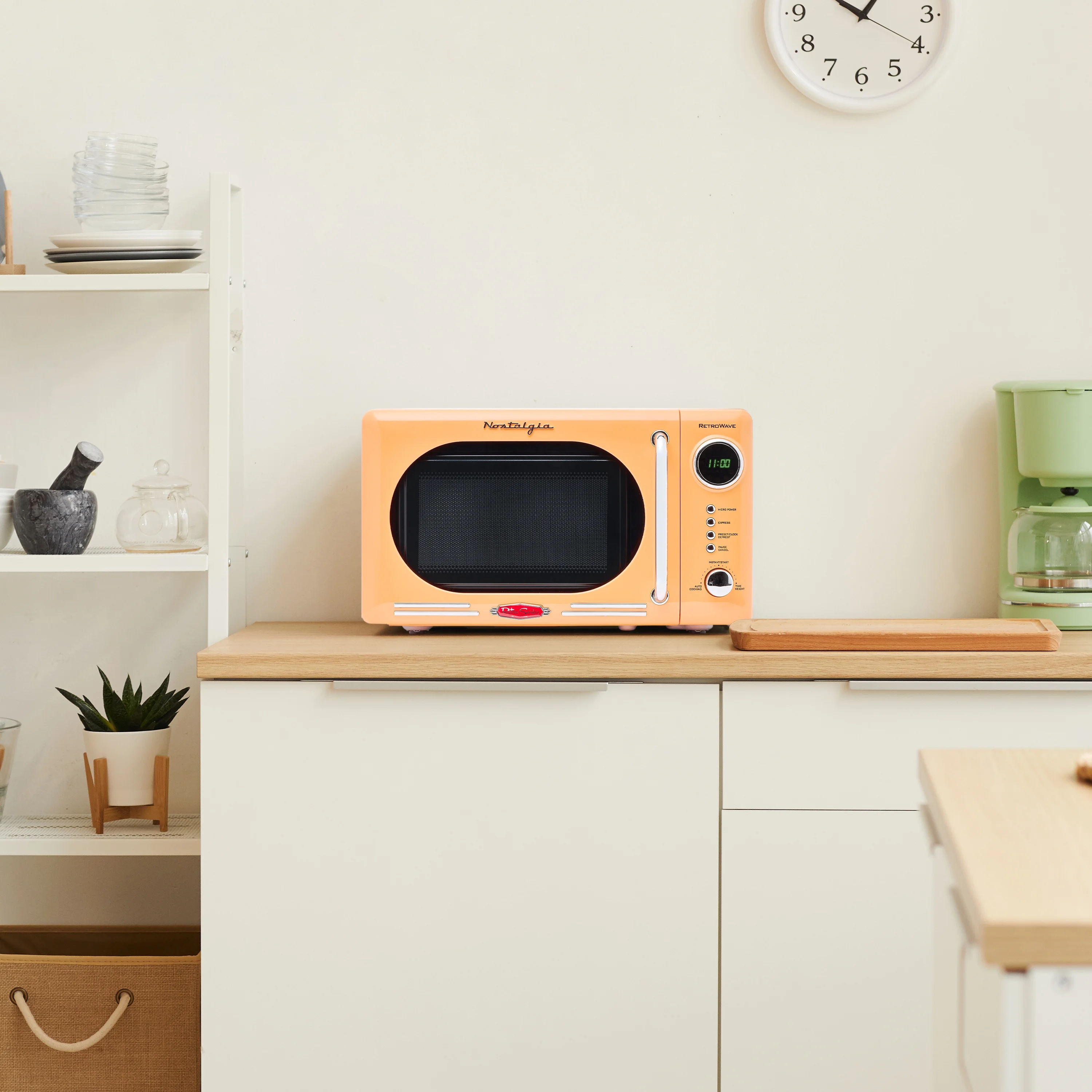 Retro Compact Countertop Microwave Oven 0.7 Cu. Ft. 700-Watts with LED Digital Display Child Lock Easy Clean Interior Orange(Orange) - Image 4