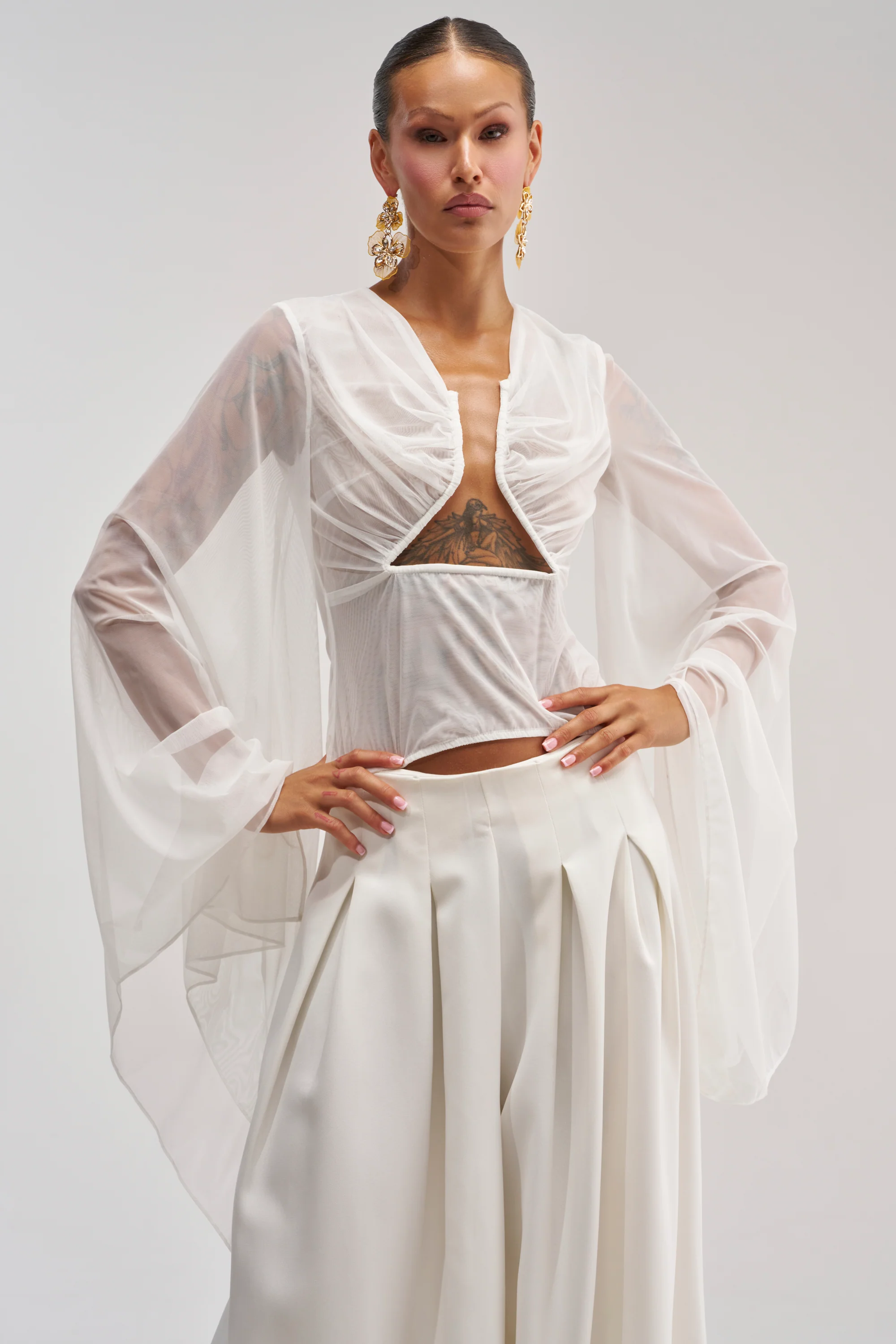 CELESTE CUTOUT DRAPE TOP IN WHITE - Akira Store