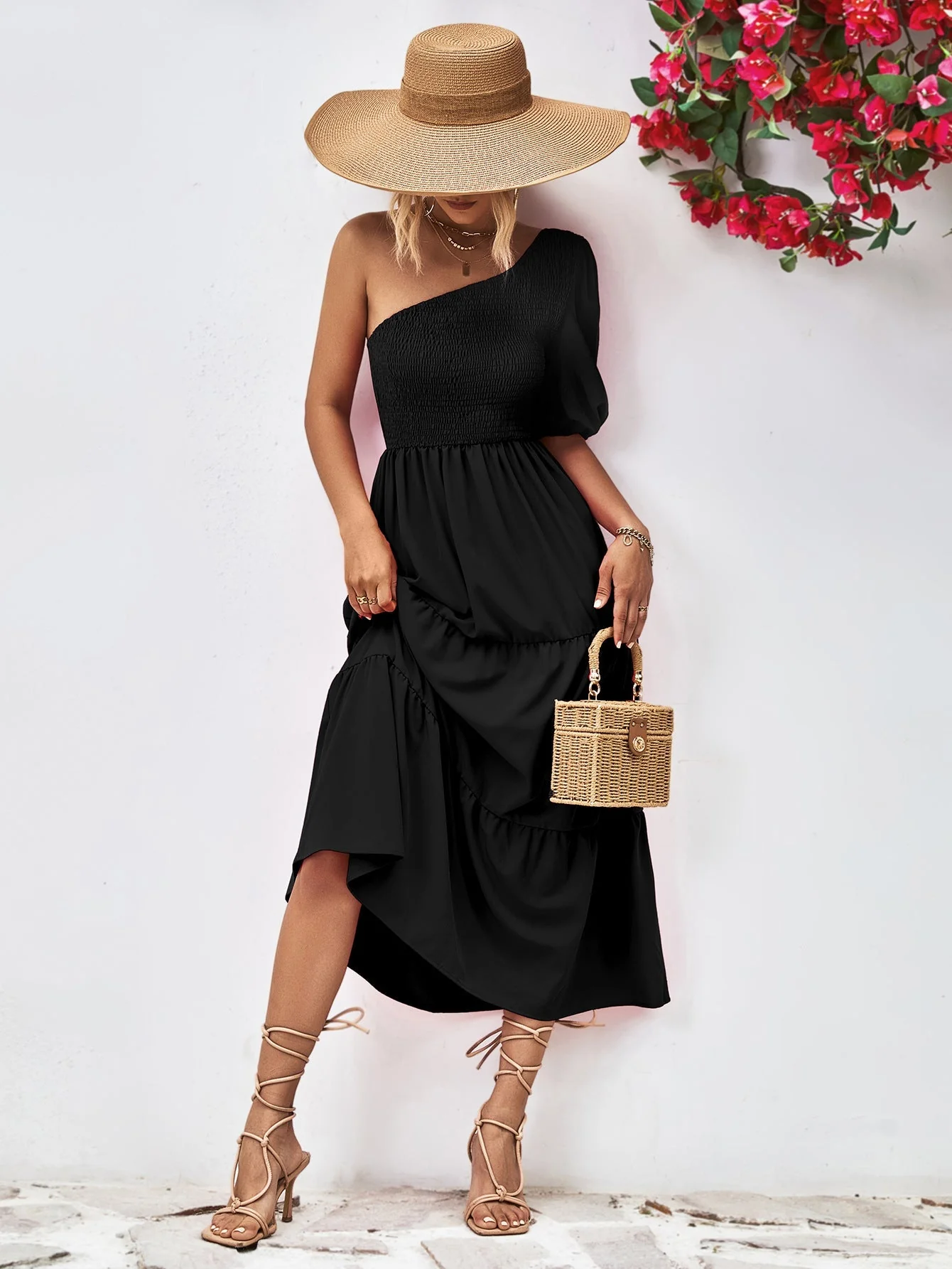 Sophie Paris | Robe mi-longue à une épaule froncée avec silhouette fluide