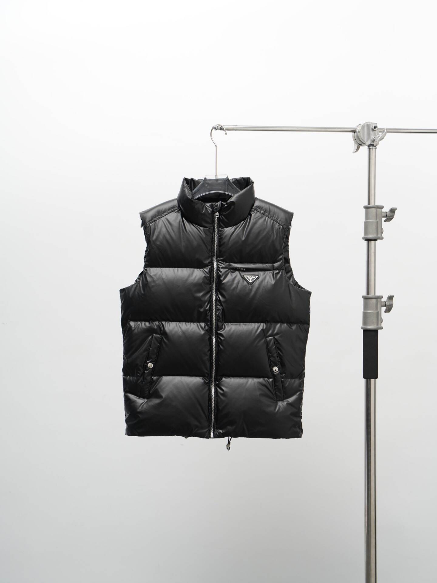 PRADAプラダ 冬季新作 90％ホワイトダックダウン トライアングルロゴ ダウンベスト カップルモデルMONCLER