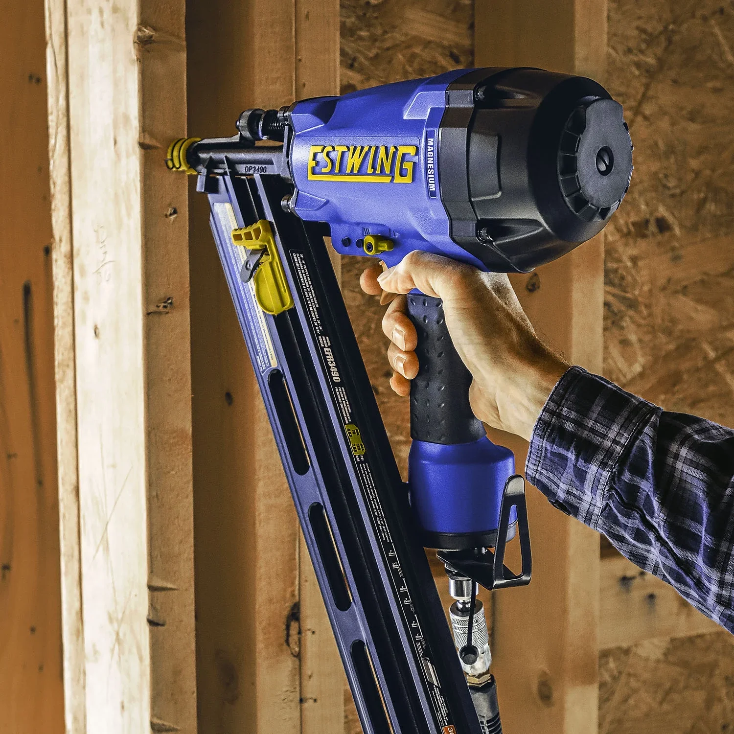 Estwing EFR3490 Pneumatic 34 Degree 3-1/2 Clipped Head Framing Nailer with Bag