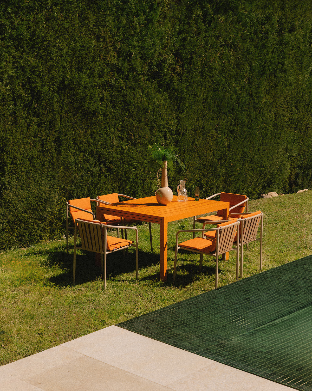 Set Seila - Vinke - Set de Mesa Extensible Rectangular (135-265x100 cm) Seila y 6 Sillas con Reposabrazos de Aluminio Vinke de Exterior