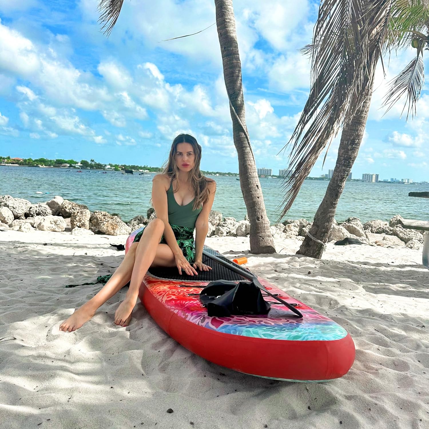Planche de SUP gonflable large avec sac de transport, pompe à main et sac étanche de 10 L