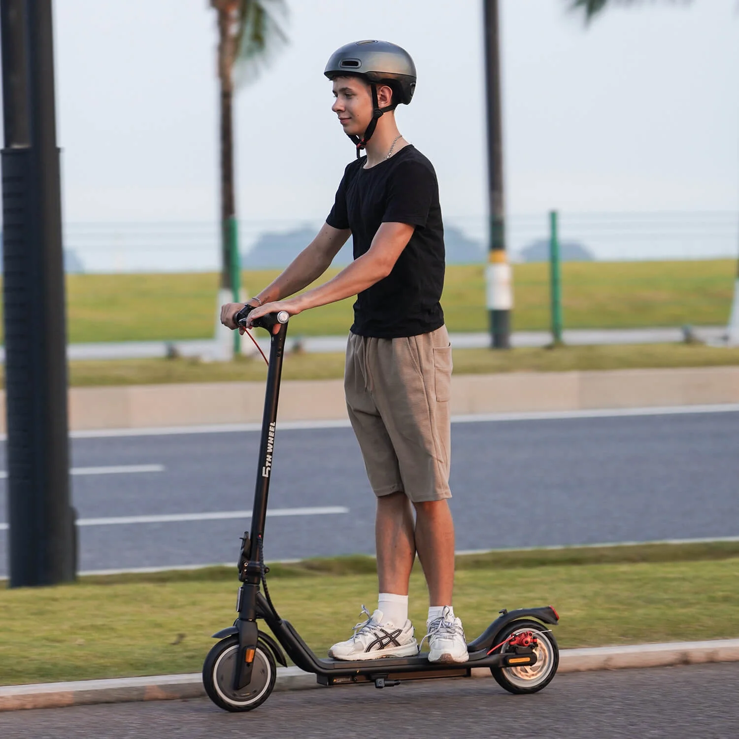 W16S 300W Electric Scooter with Turn Signal, 8.5�� Solid Tires, 18mph 12Miles Range, Folding Commuting E-Scooter for Adults with APP Control - Image 9