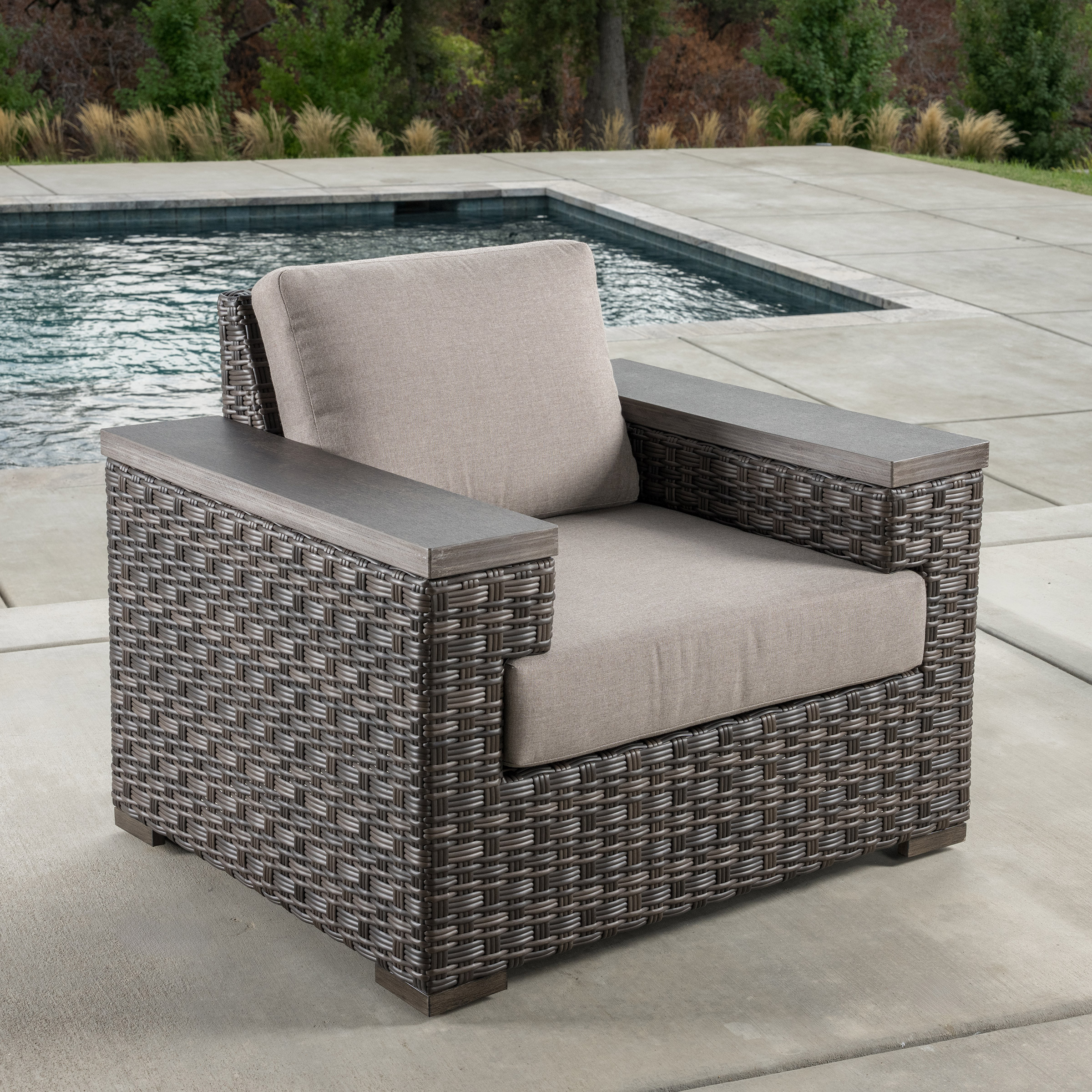 SunVilla Acadia XL 4-piece Outdoor Patio Seating Set