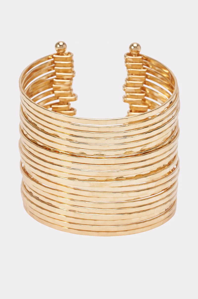 GOLD HAMMERED CUFF - Akira Store