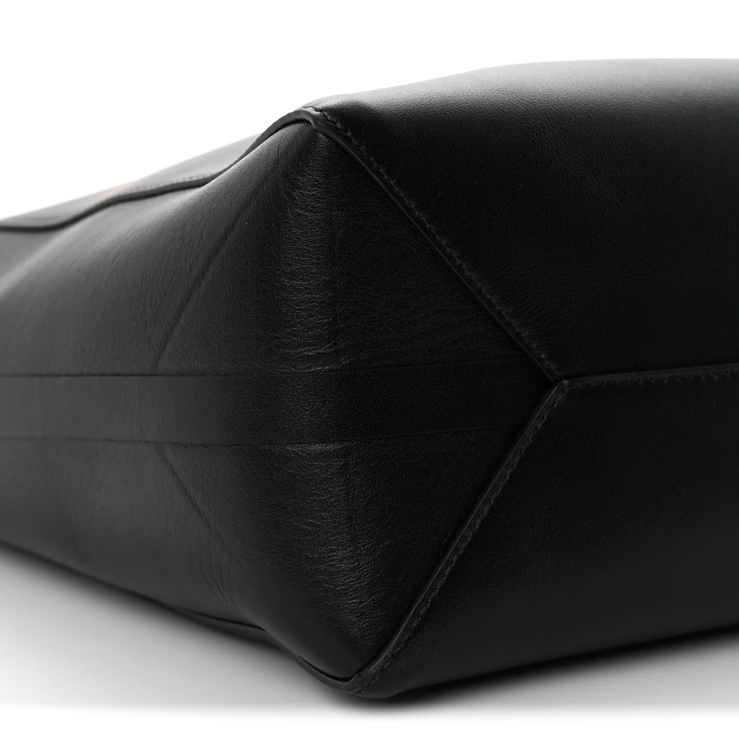 Calfskin Vlogo Medium Locker Tote Black