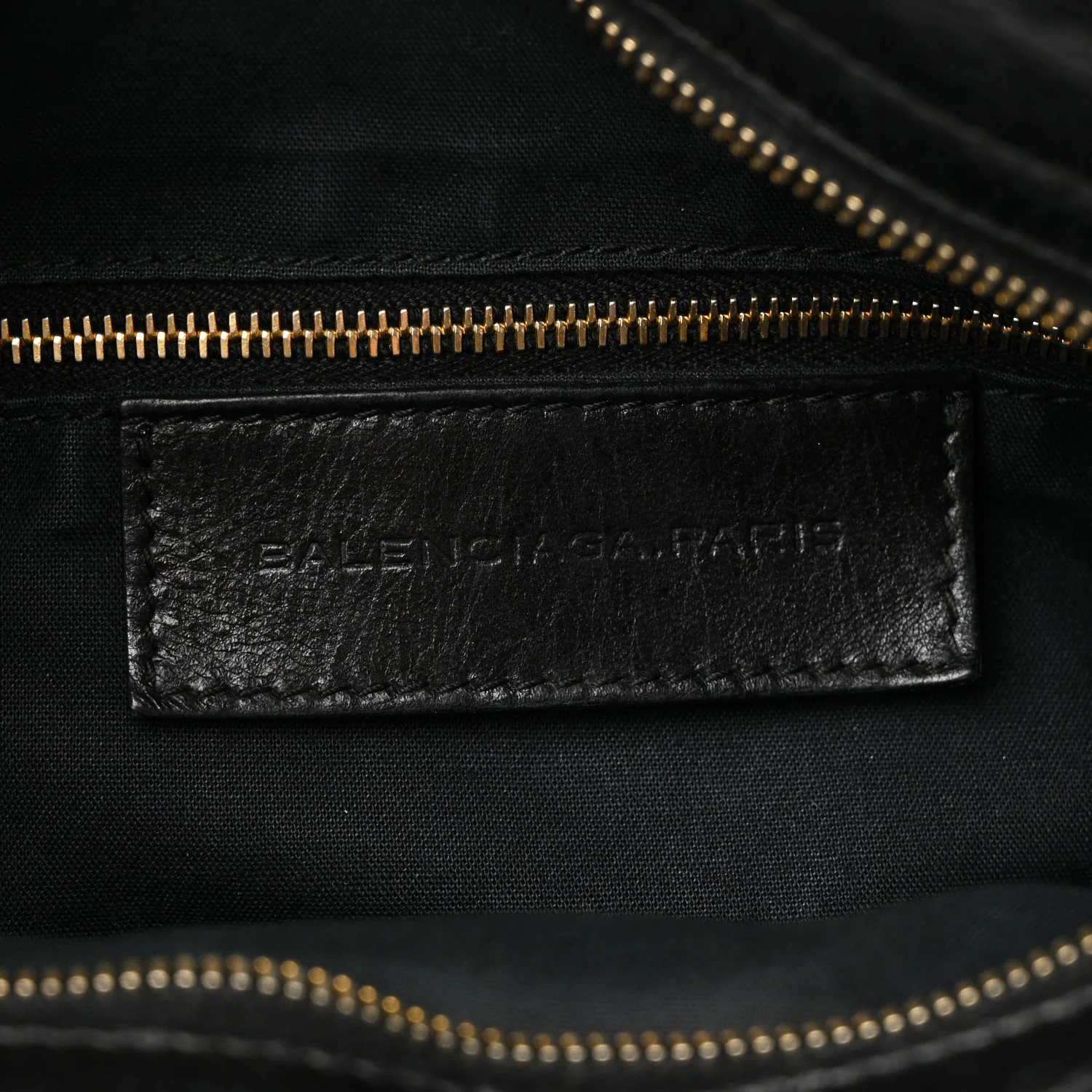 Agneau Giant 12 Gold Hardware Velo Black