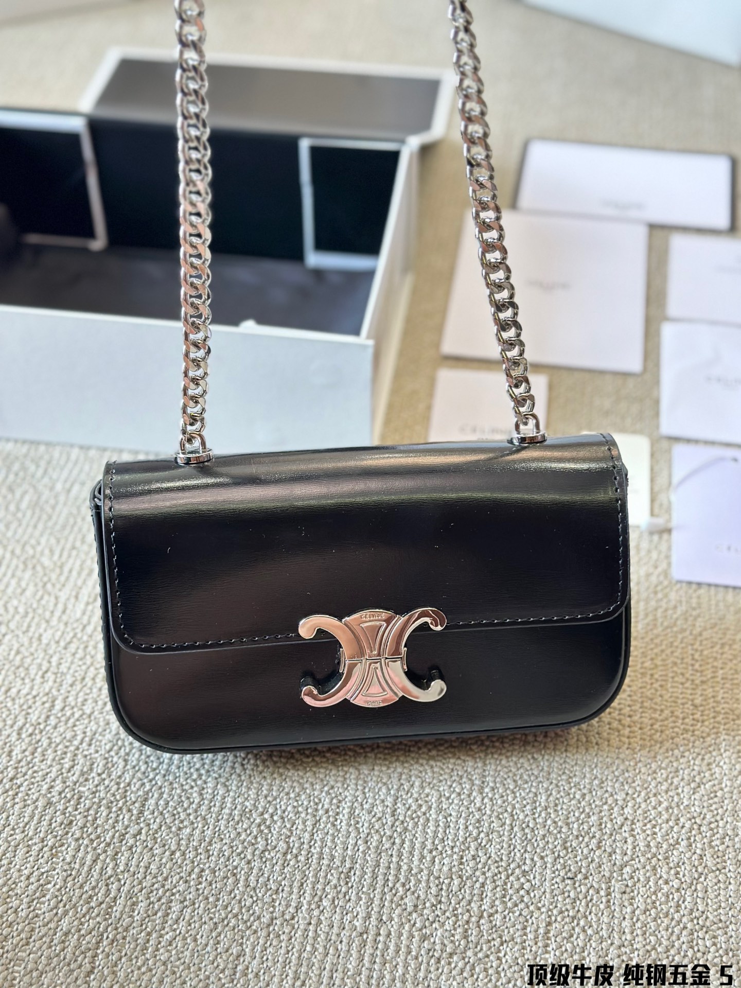 Ce TRIOMPHE bag size : 20.5× 10.5× 4 cm