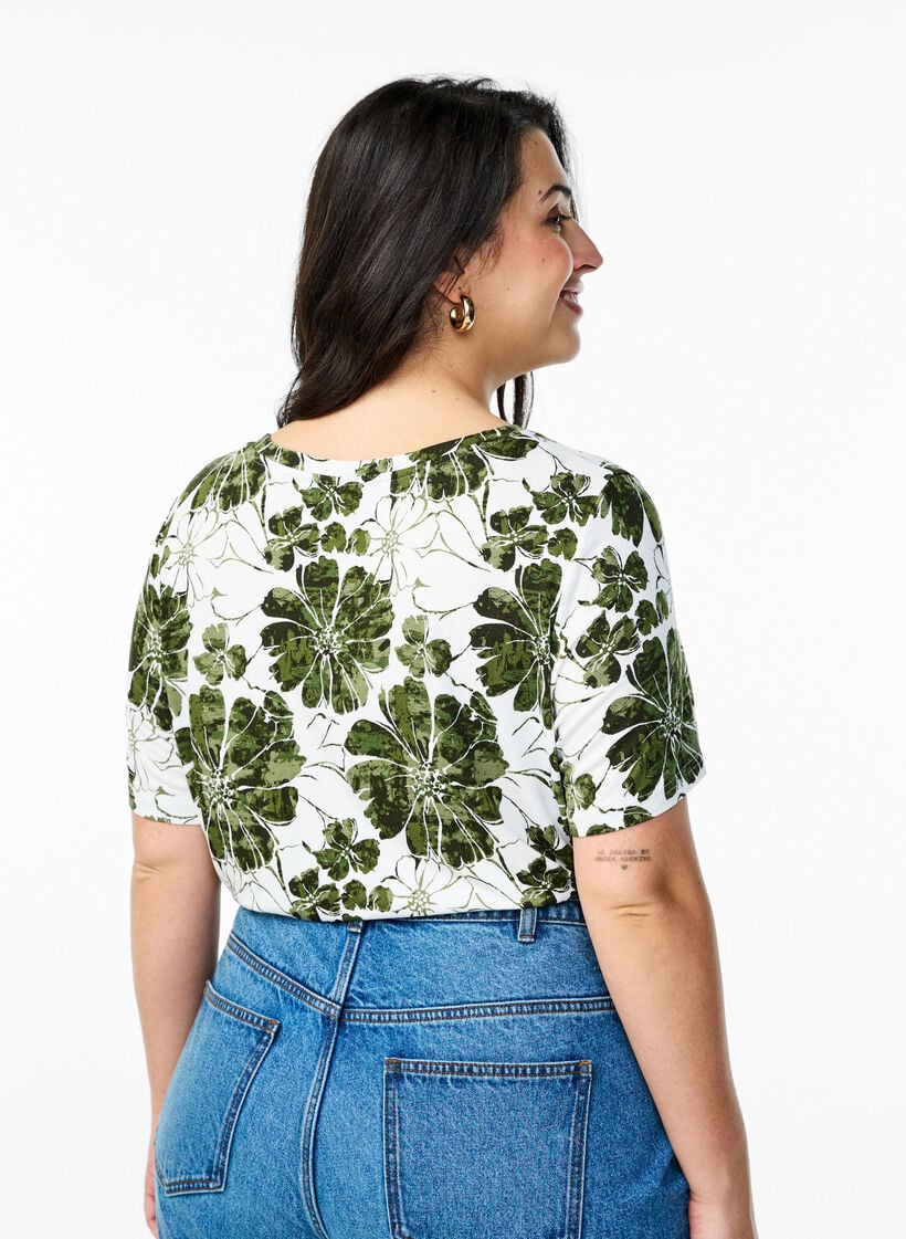 Zizzi T-shirt with floral print