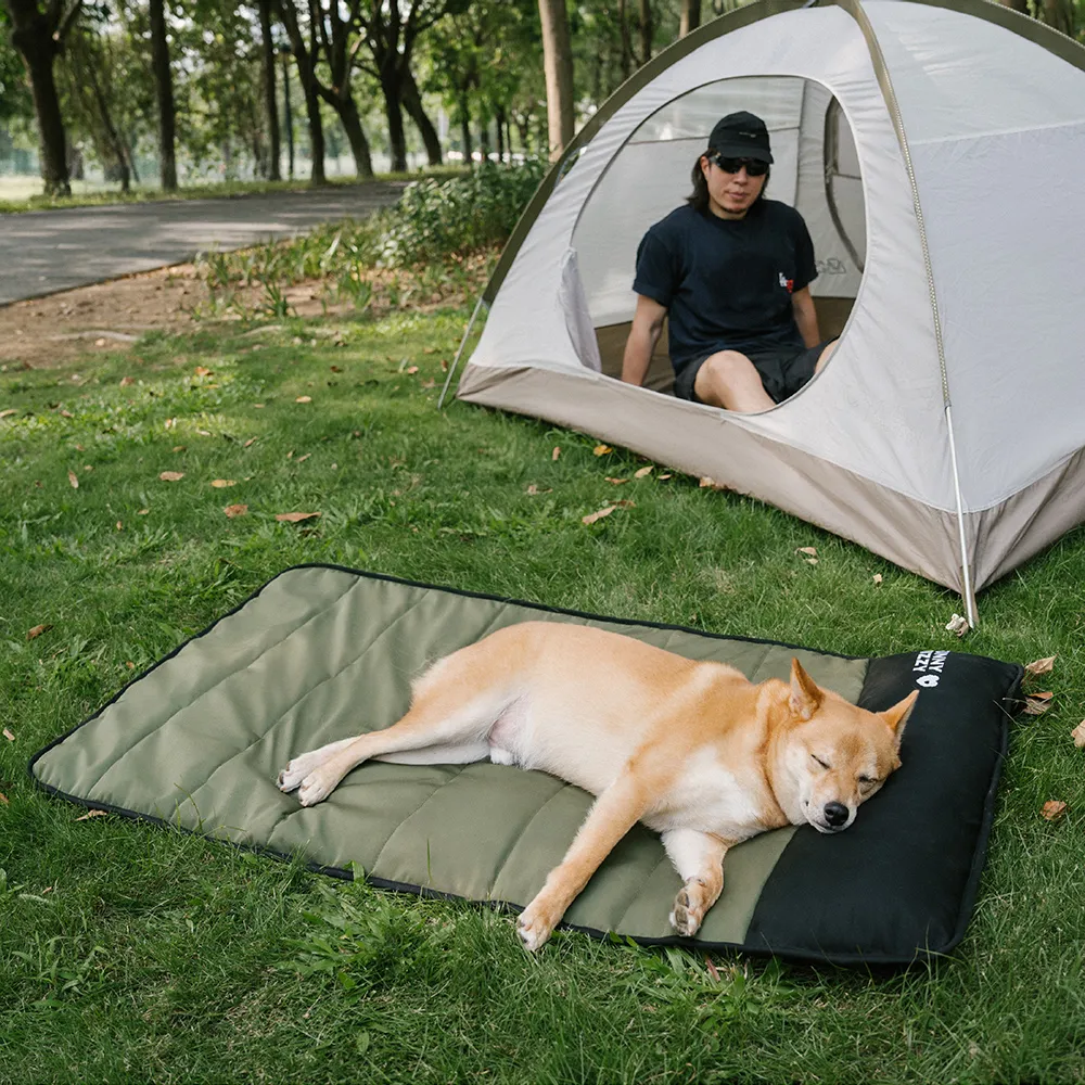 Foldable Elevated Dog Bed With Waterproof Mat-Urban Roaming