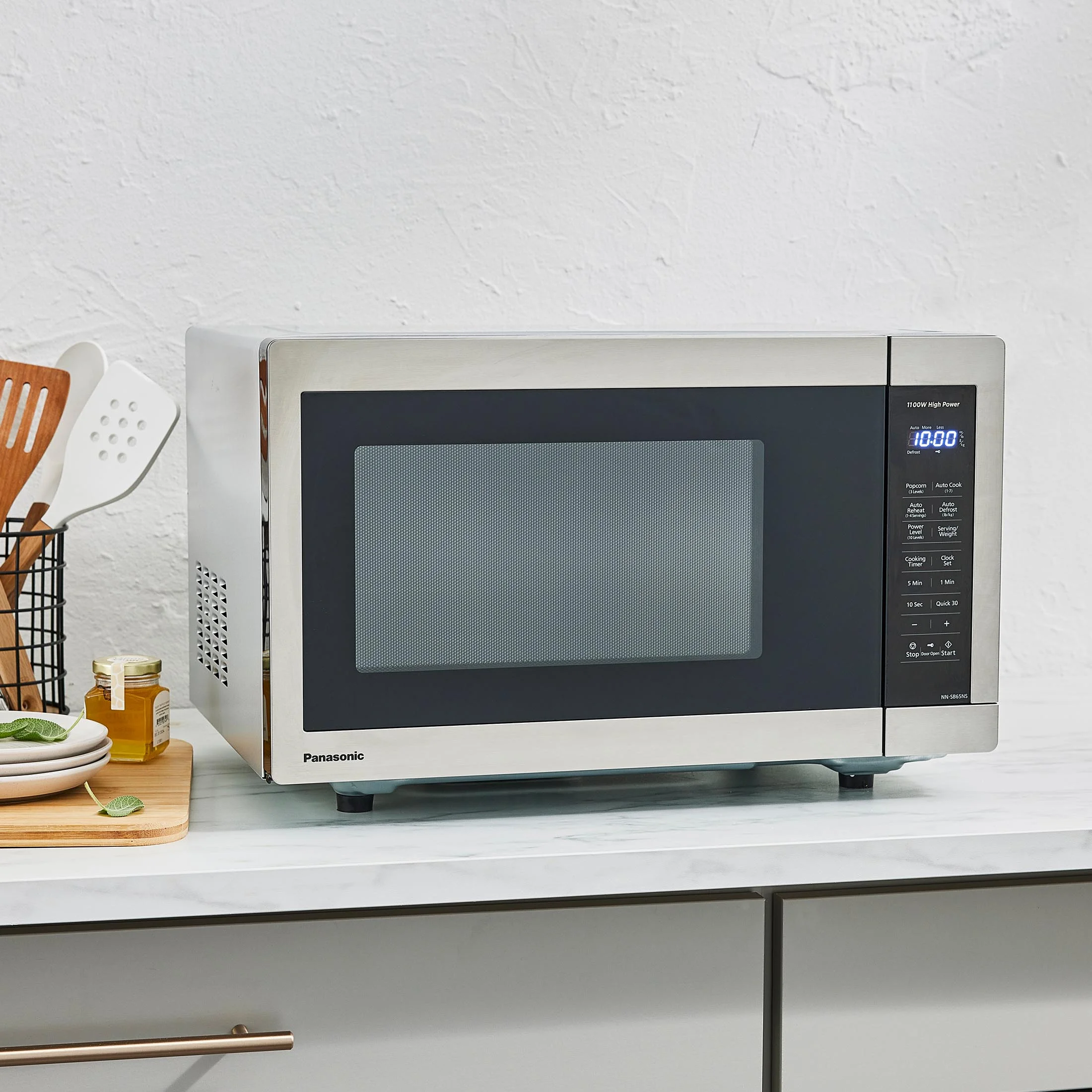 1.3 cu ft Countertop Microwave Oven in Glass Door - Image 4