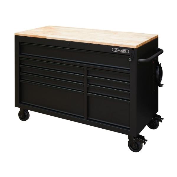 Établi mobile robuste de 132 cm de large avec 9 tiroirs profonds, coffre à outils, finition noir mat et plateau en bois massif à hauteur réglable.