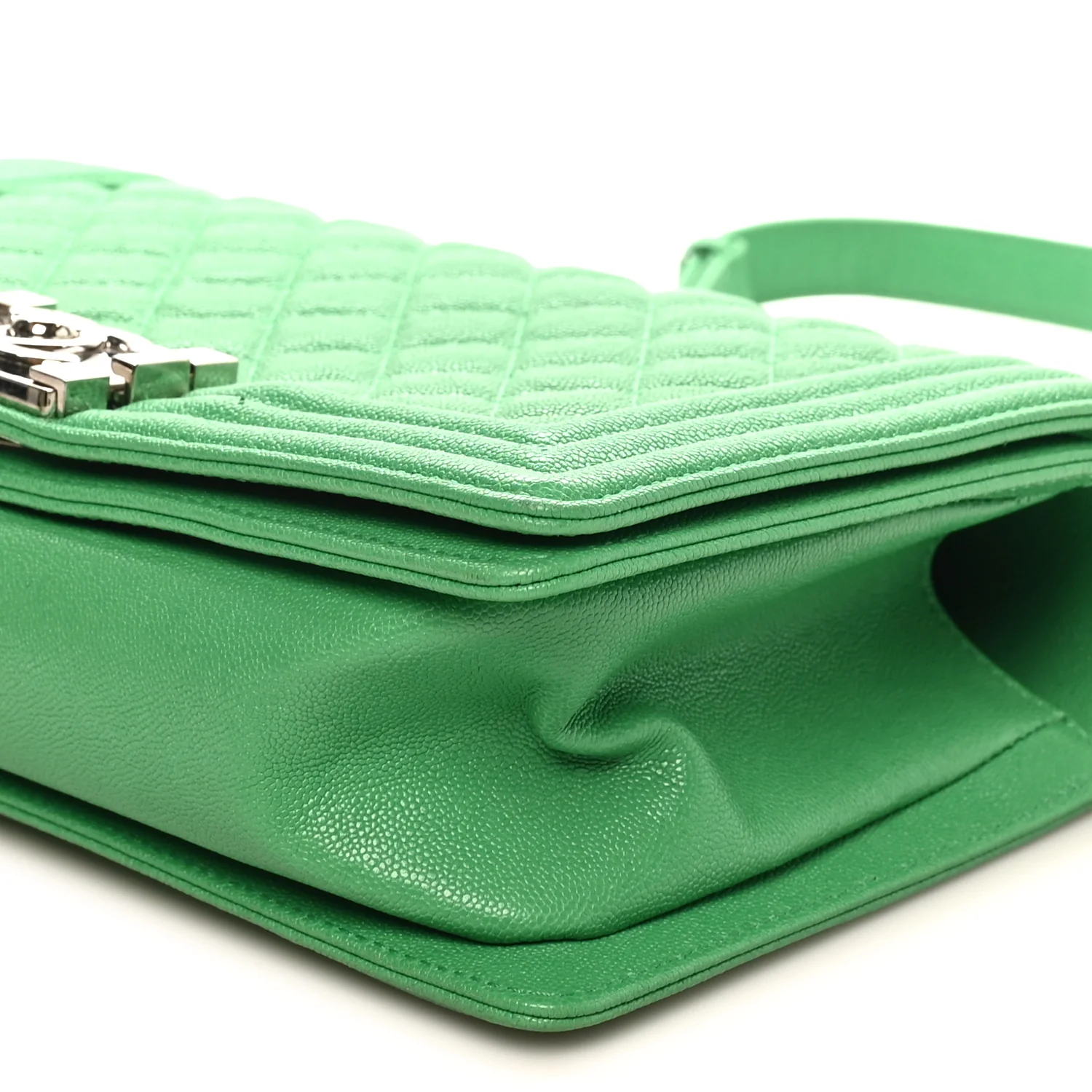 Caviar Quilted Medium Boy Flap Green