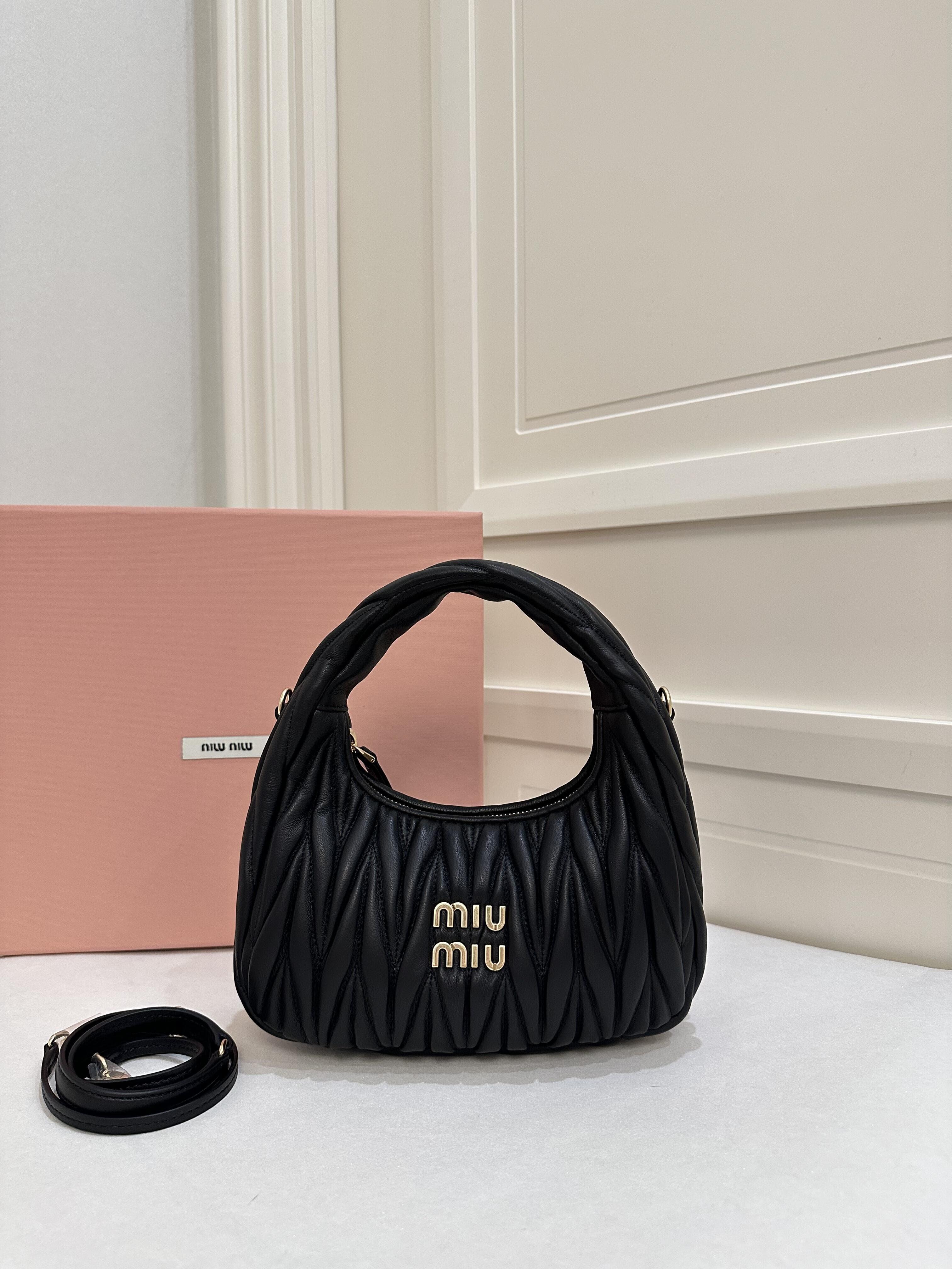 MIUMIU【ミュウミュウ】大人気☆ワンダー マテラッセ ホーボーバッグ5BC125