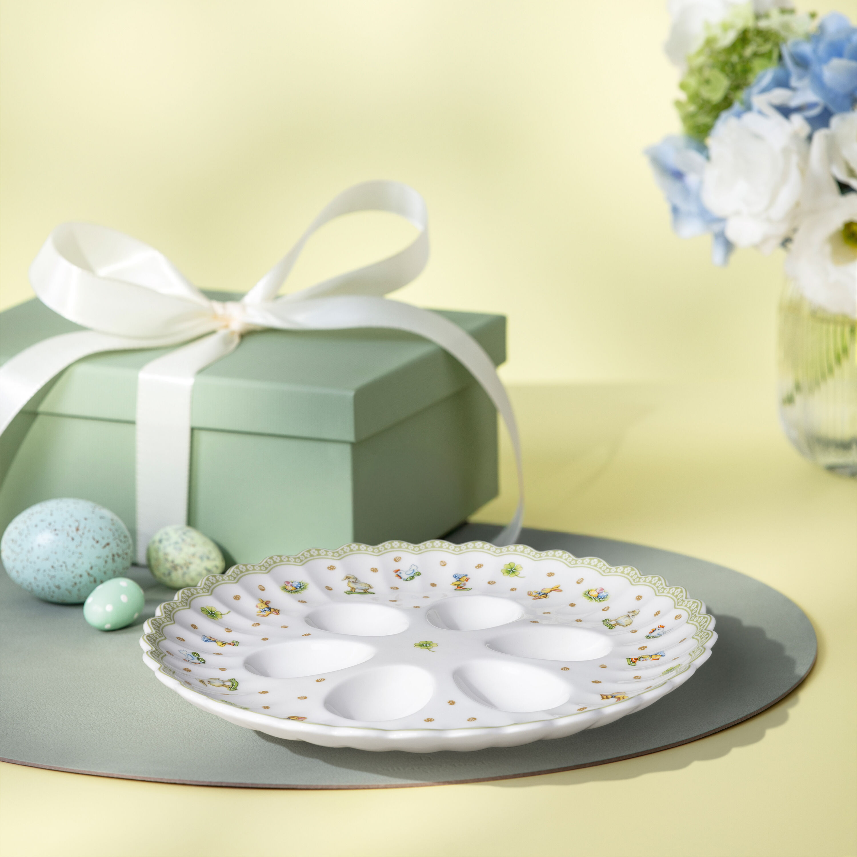 Easter Delight Specialty plate - Green, 9.5'', Premium Porcelain