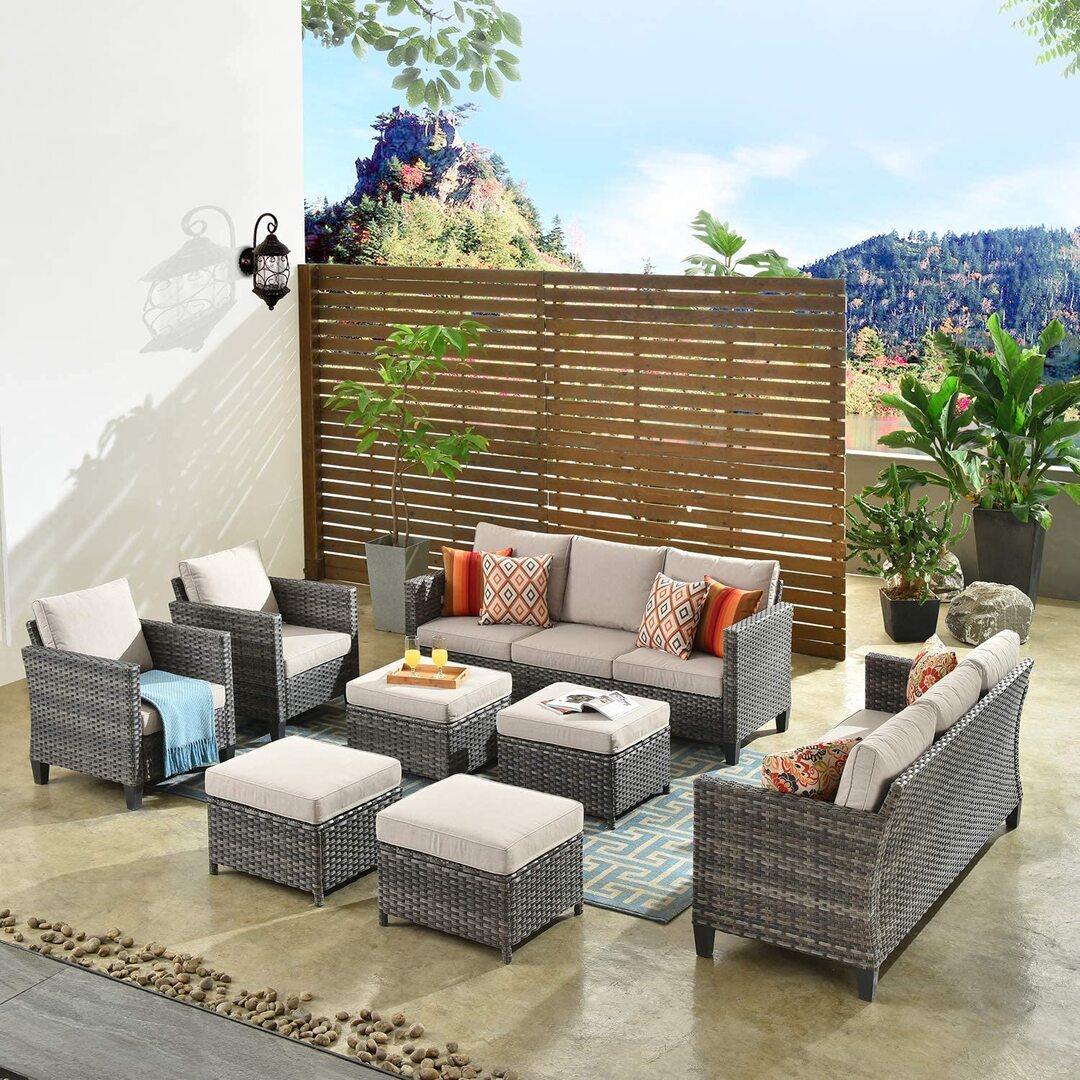 Ensemble de mobilier de jardin 8 pièces avec dossier haut, style moderne, en résine tressée, comprenant 4 coussins et un canapé résistant aux intempéries.