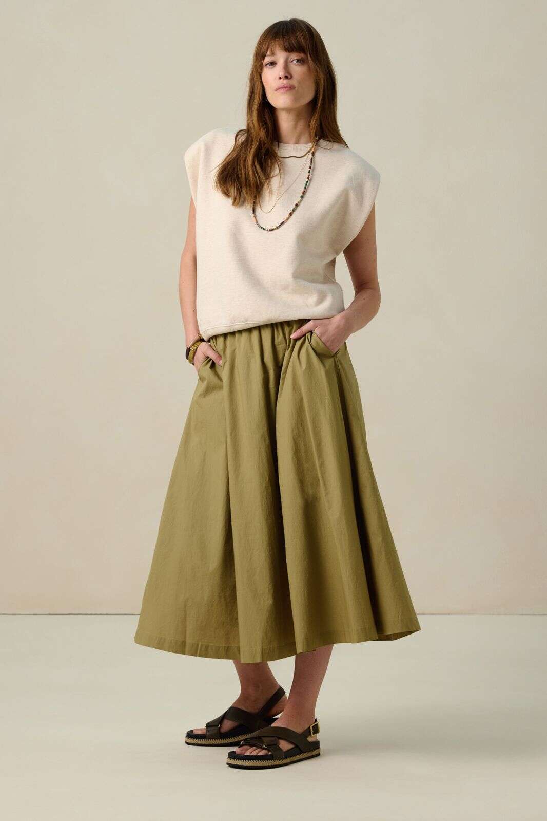 Beige mouwloze sweater