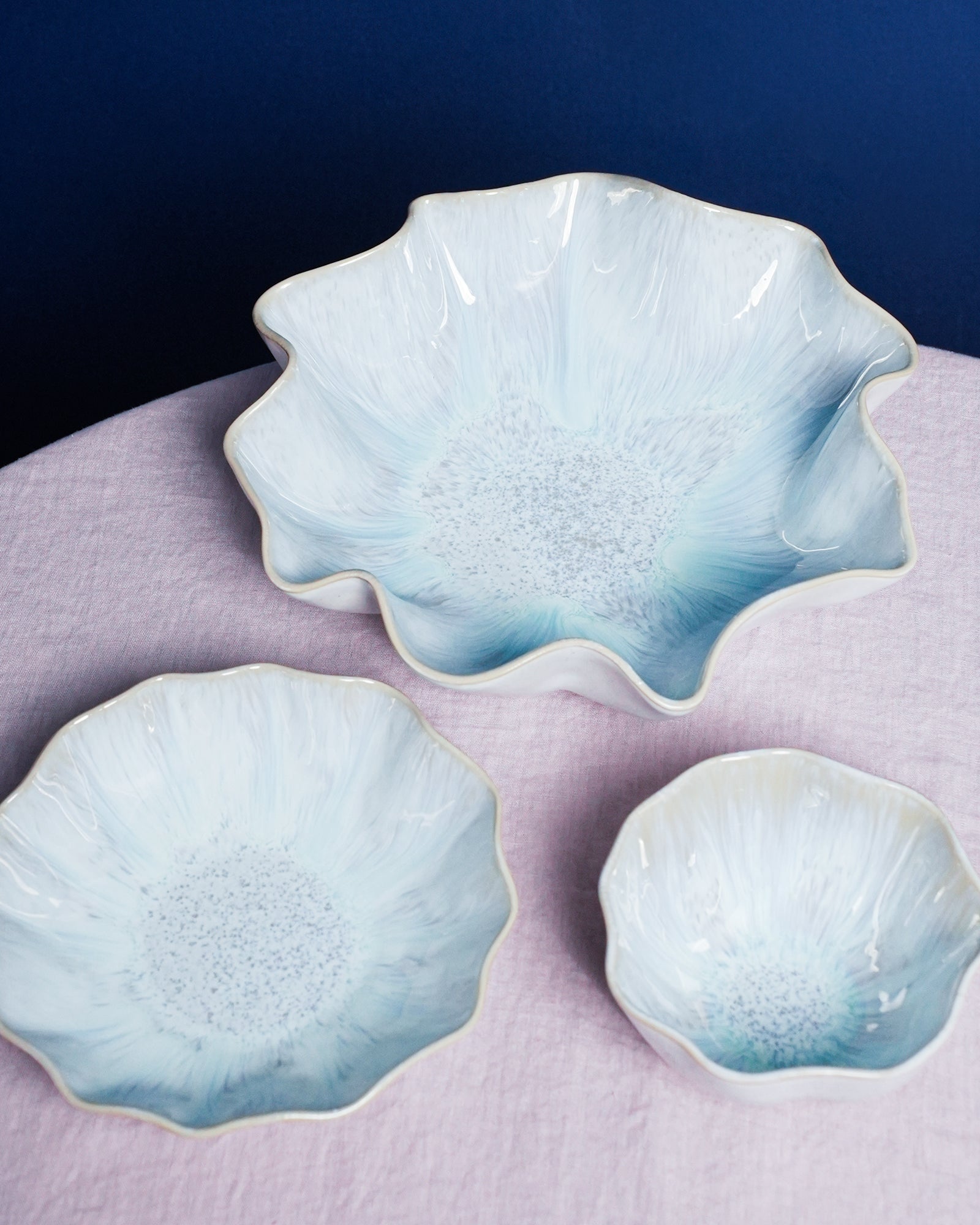 AREIA - LARGE SERVING BOWL SHELL AZURE